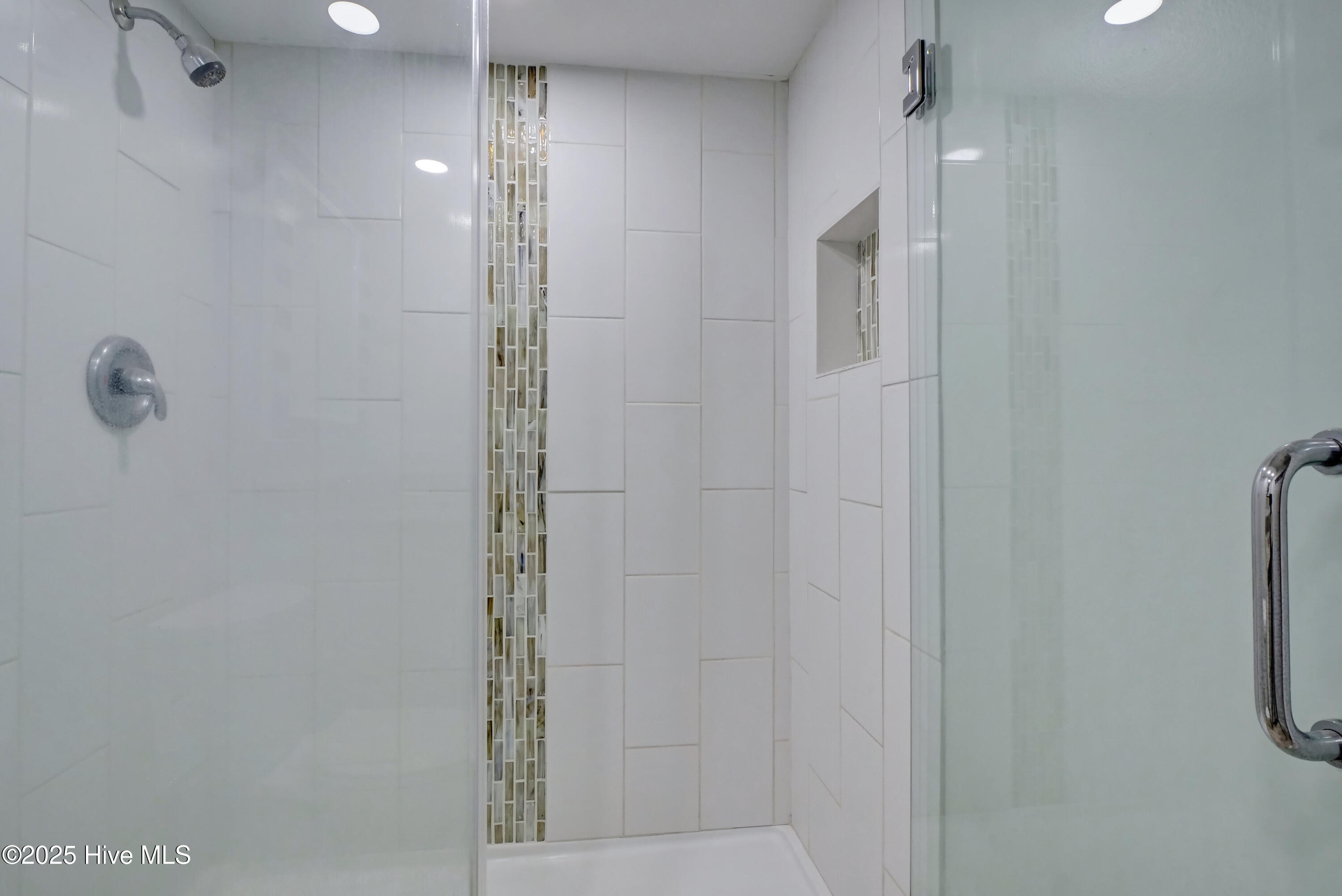 100540763 | Photo 18