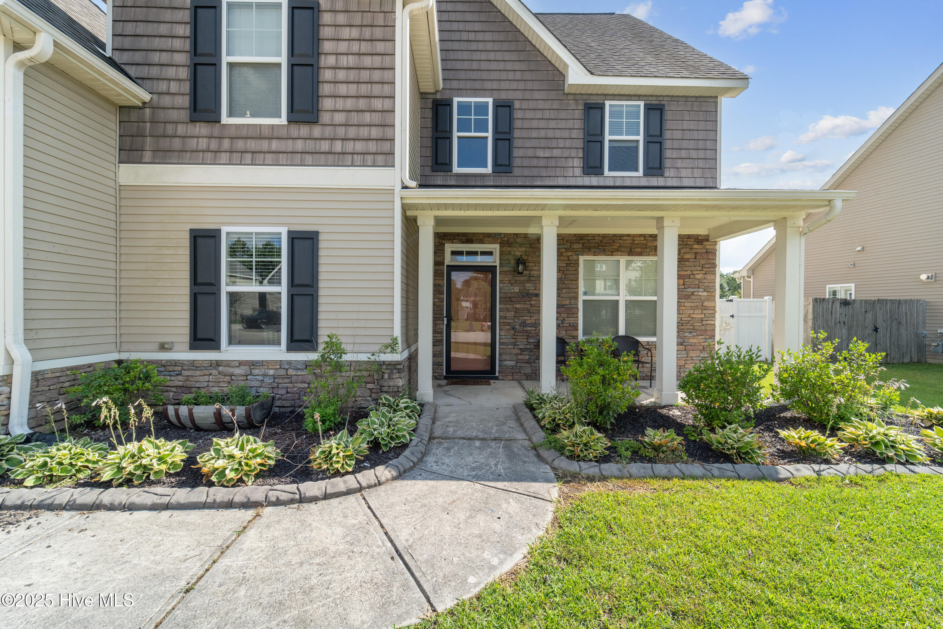 100516932 | Photo 11