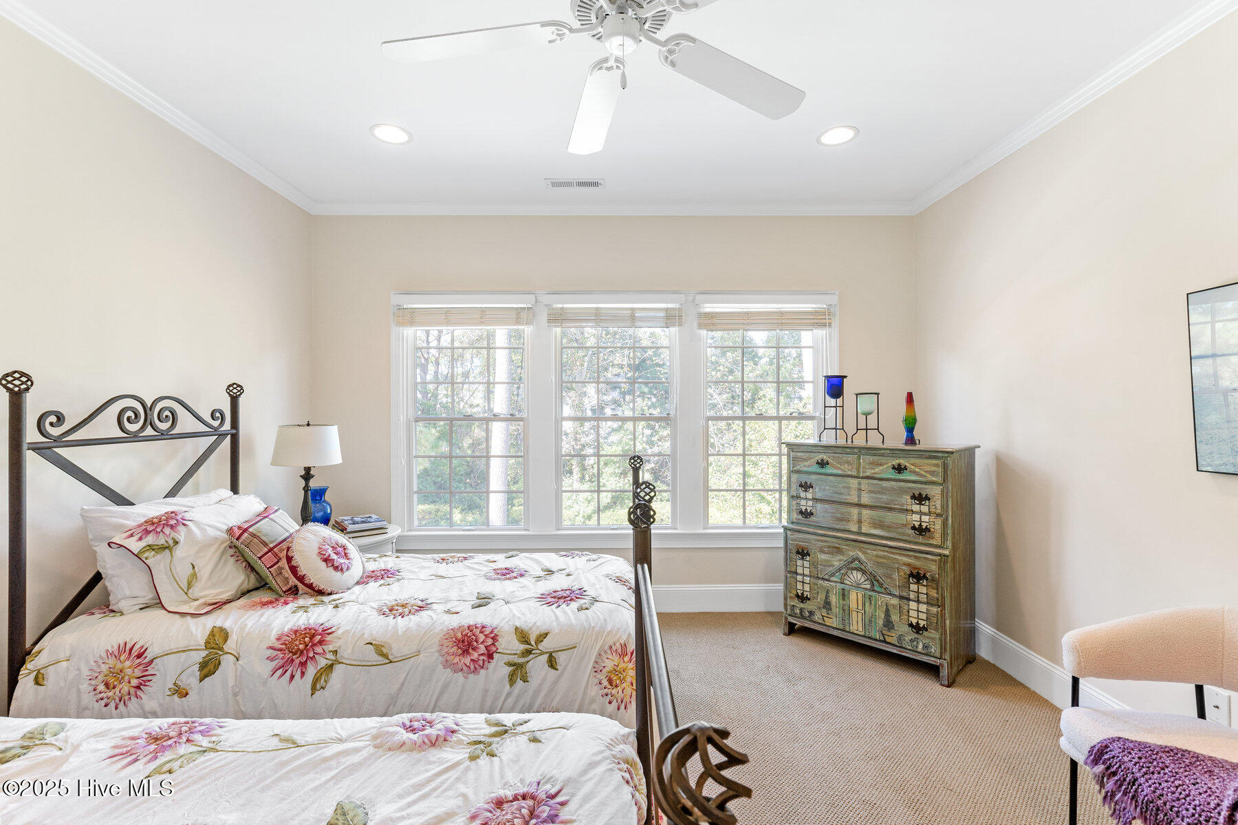 100535740 | Photo 35