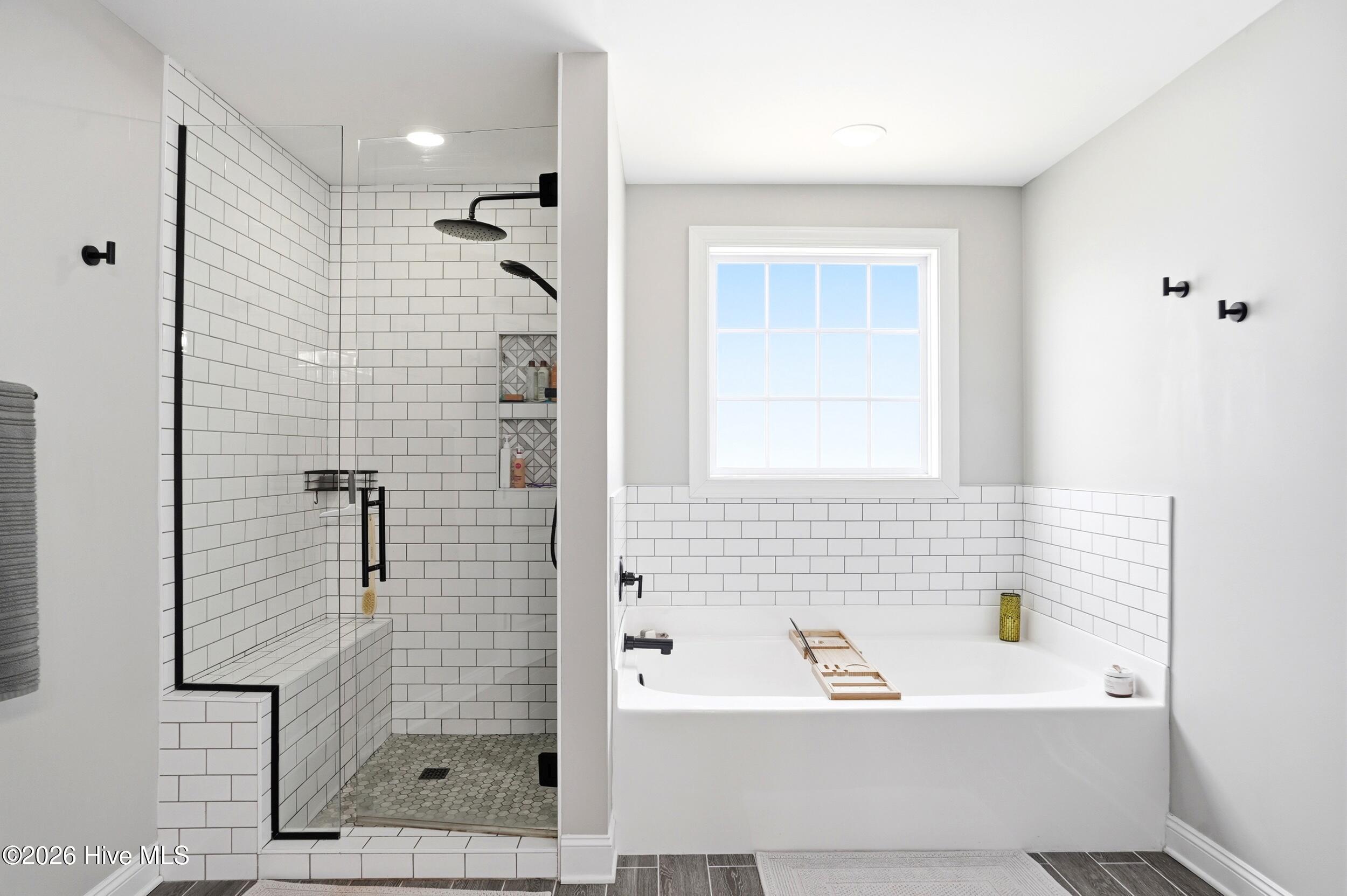 100570216 | Photo 24