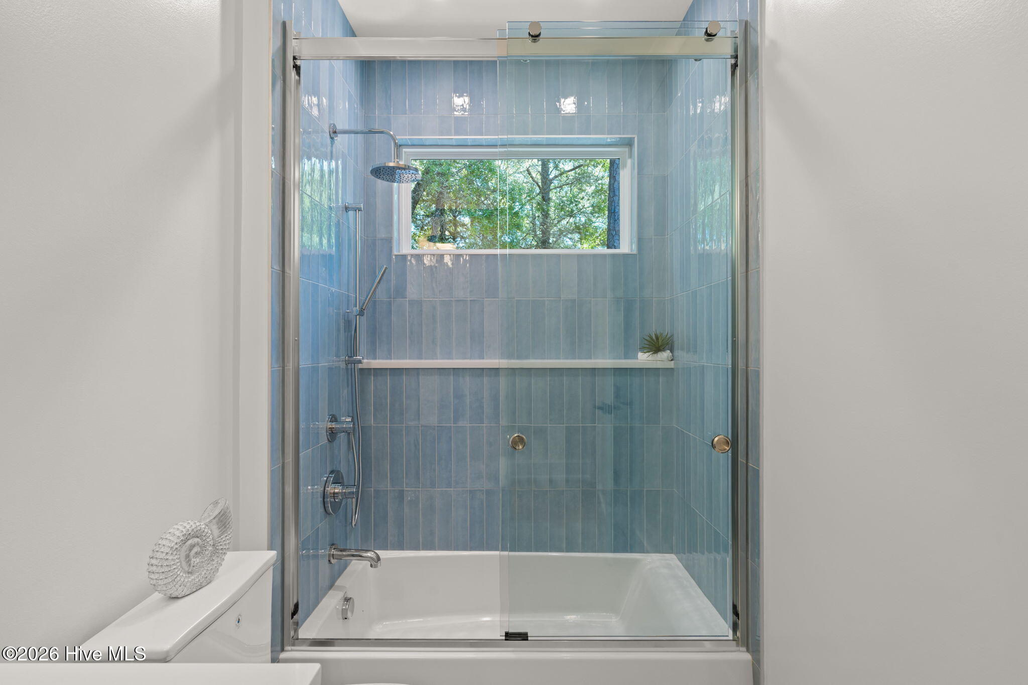 100568916 | Photo 50