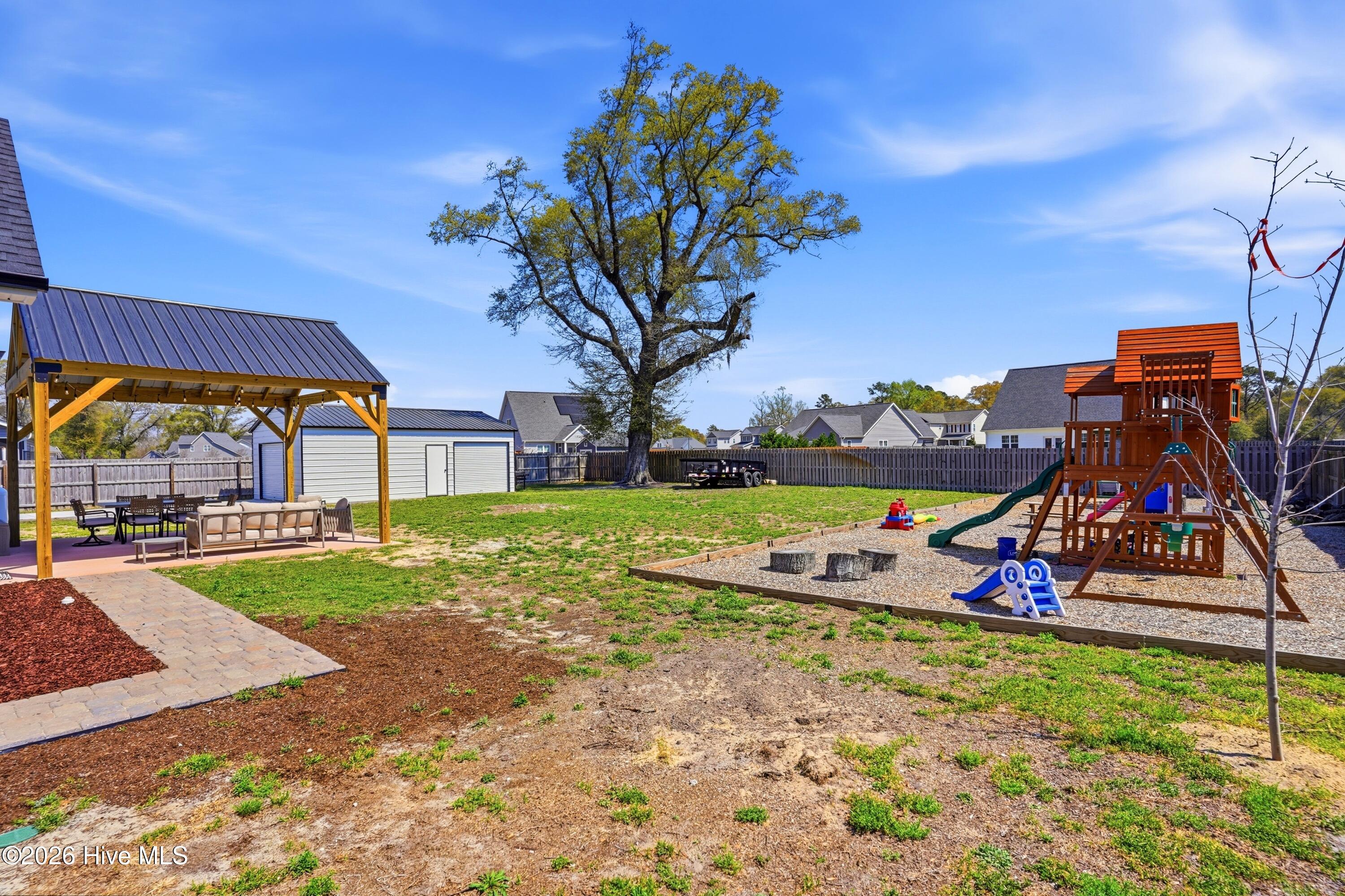 100561504 | Photo 38