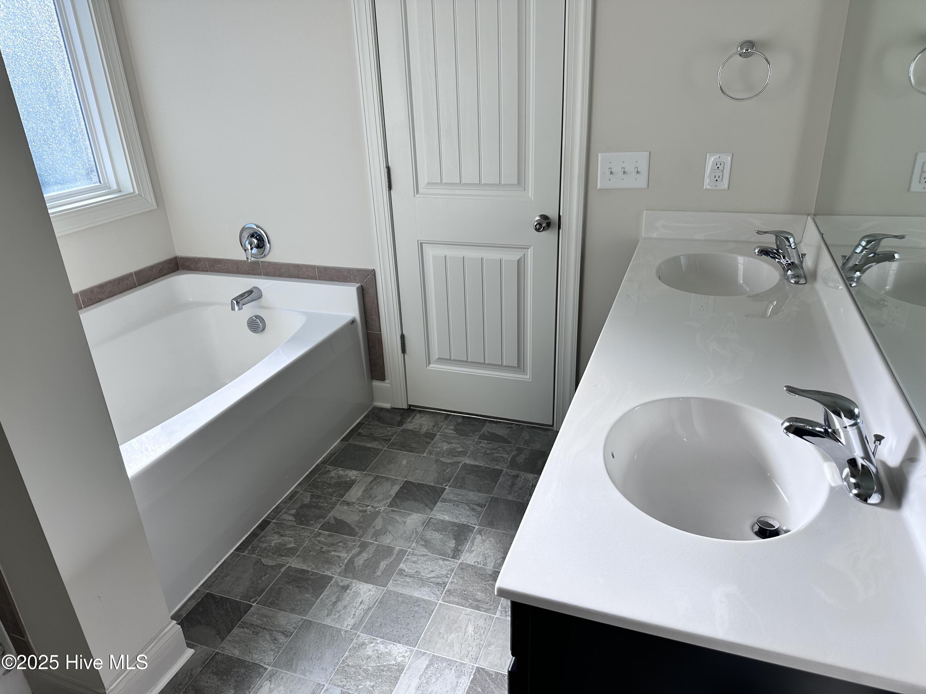 100545722 | Photo 19