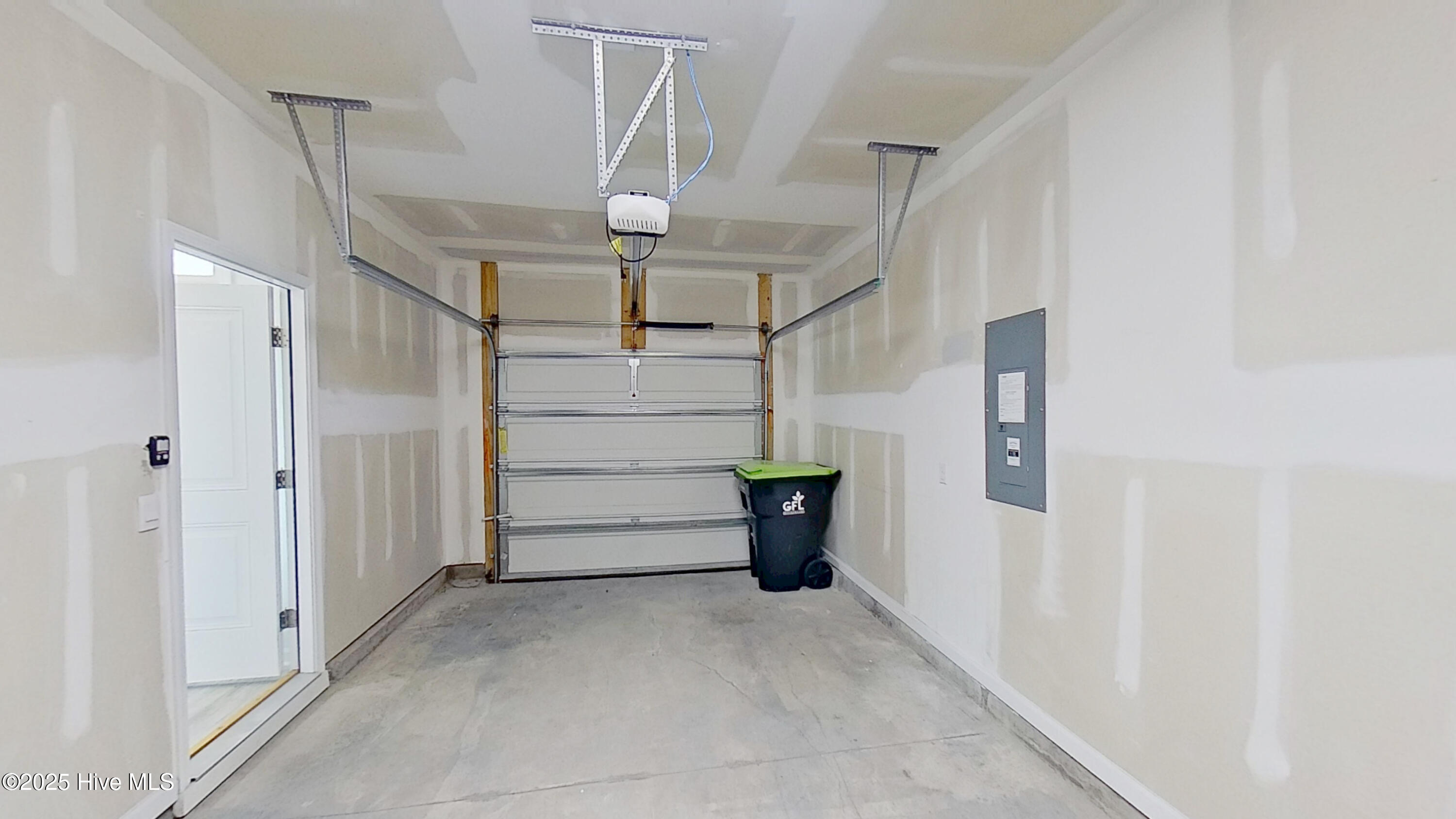 100509218 | Photo 32