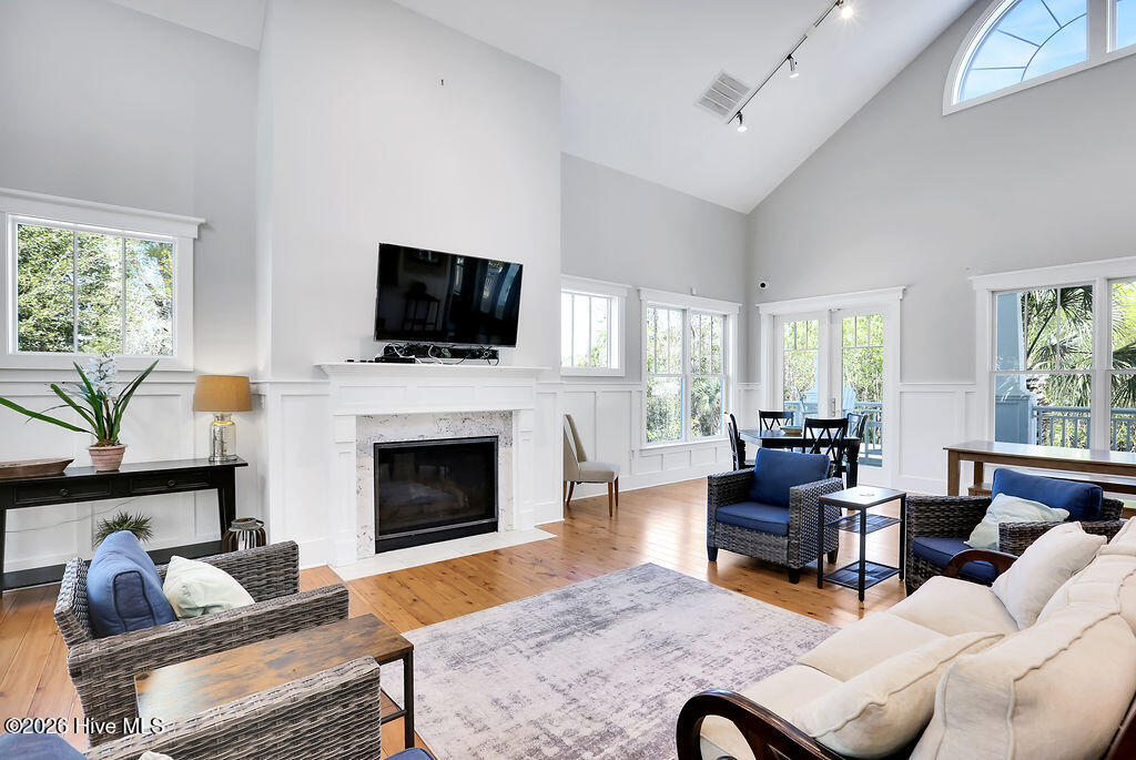 100564956 | Photo 50