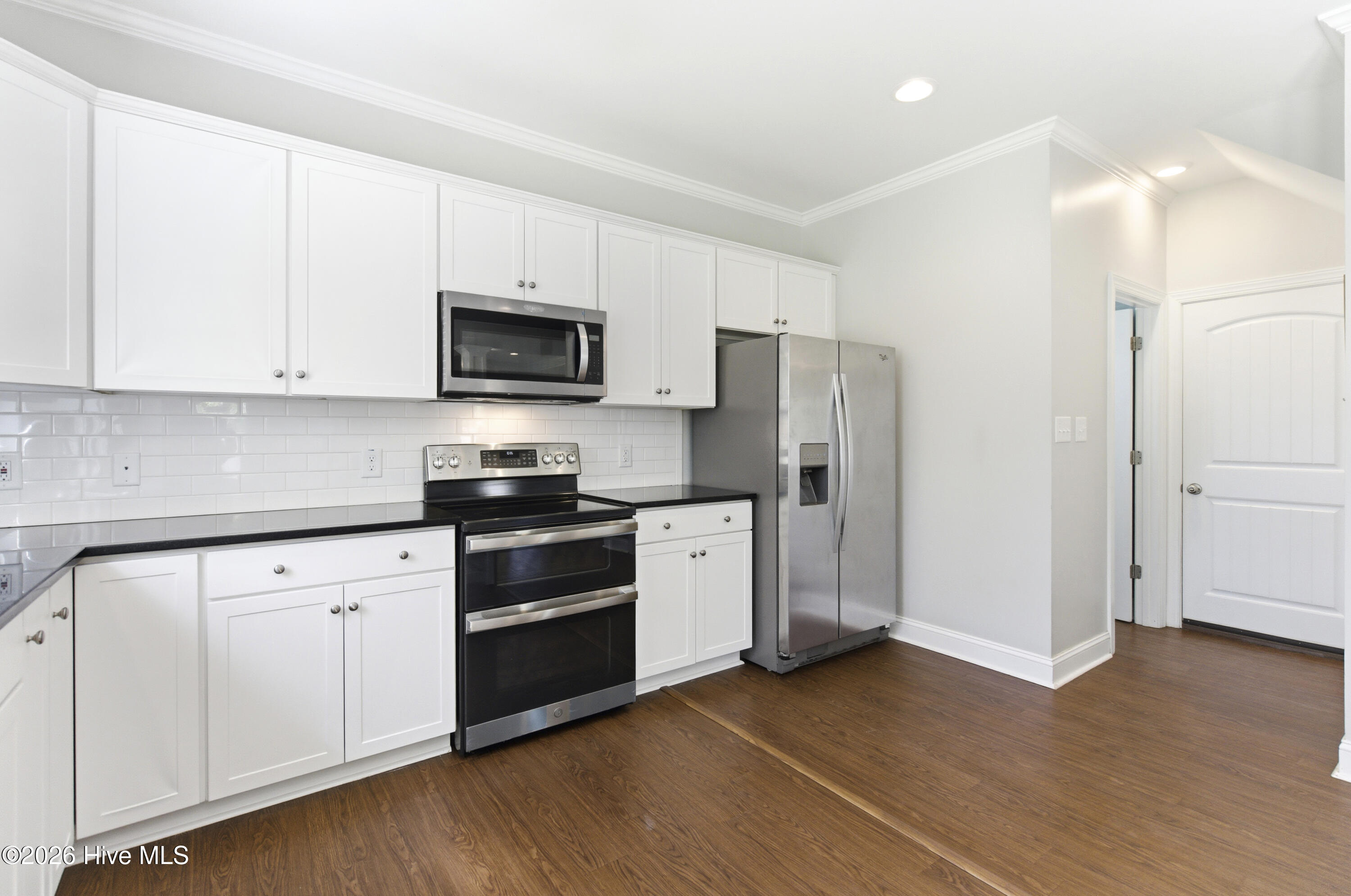 100566364 | Photo 23