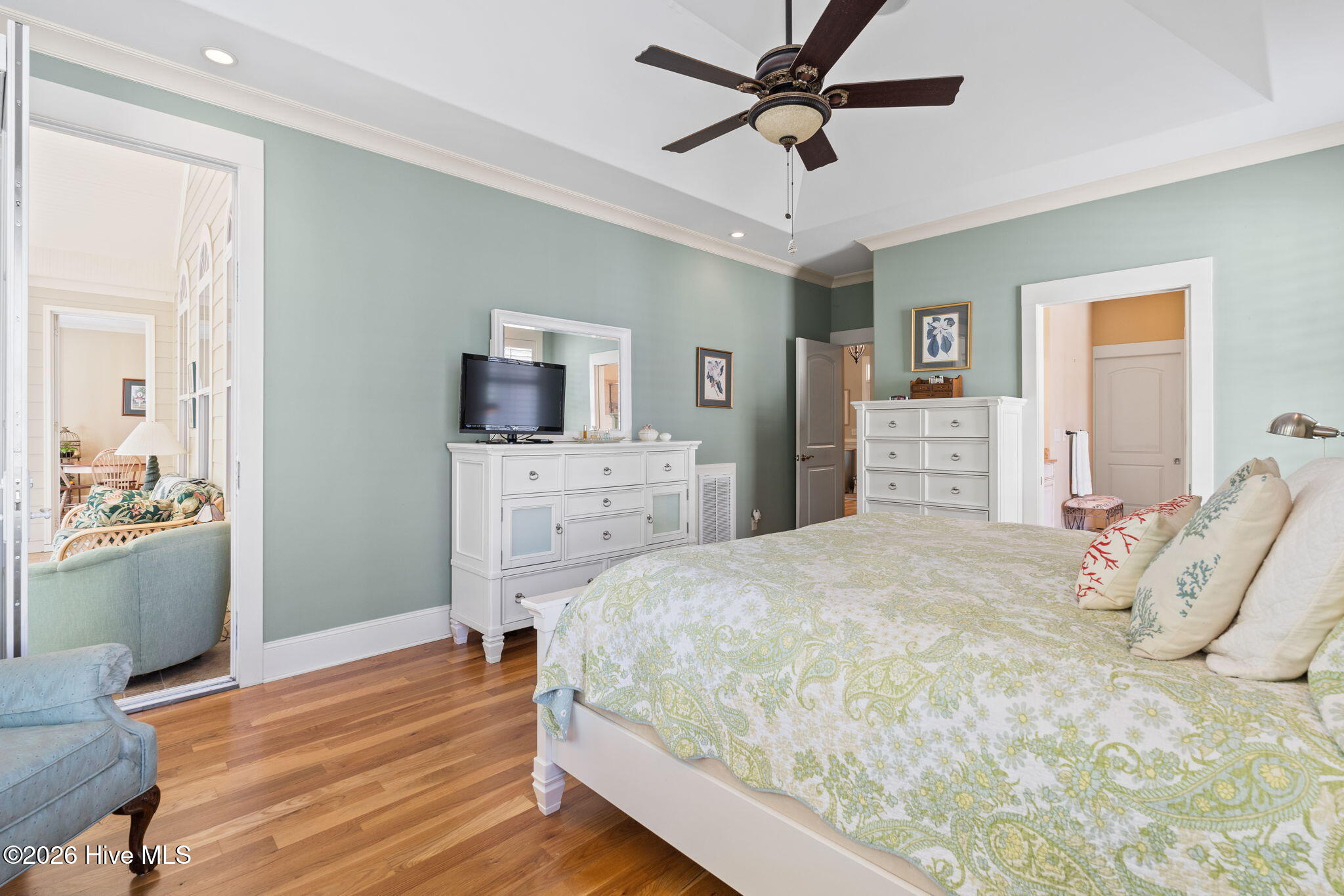 100567899 | Photo 39