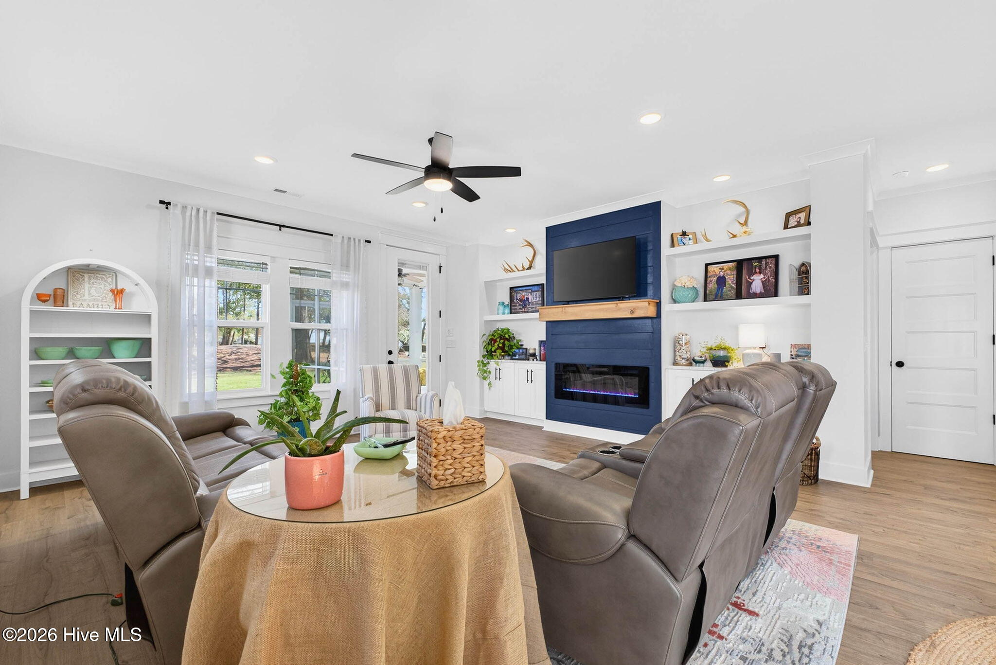 100561272 | Photo 15