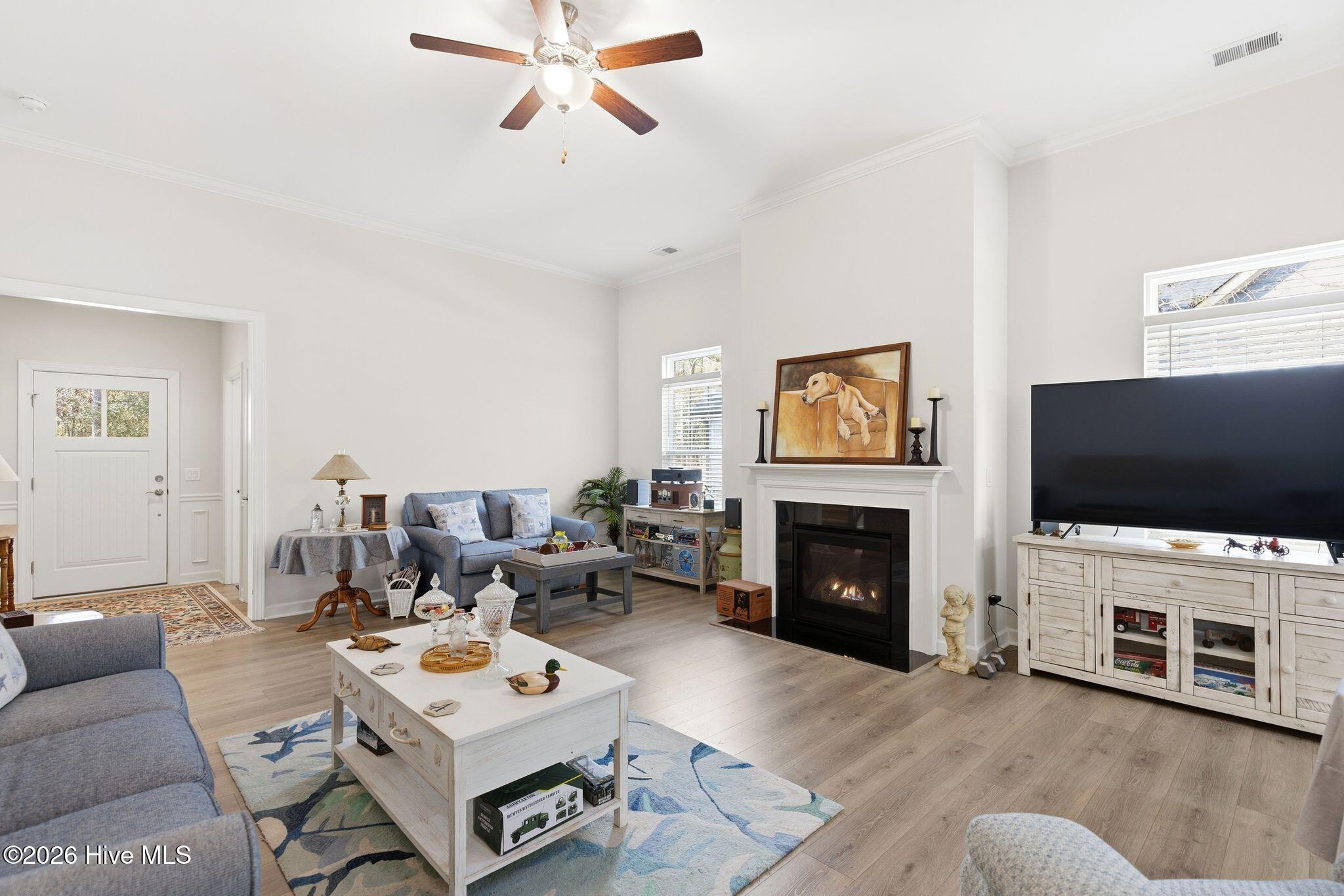 100558681 | Photo 11