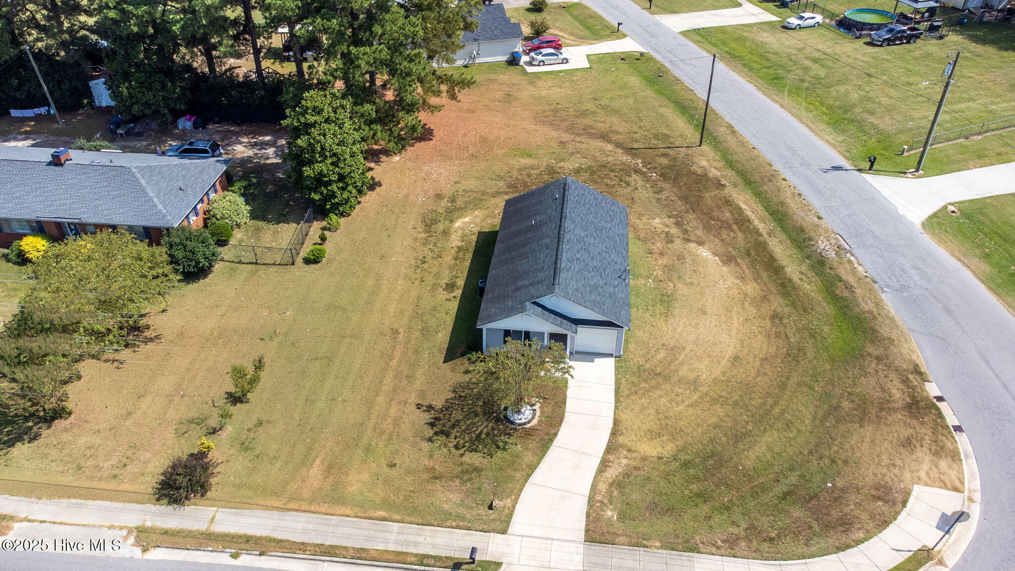 2-web-or-mls-2585-w-raleigh-blvd