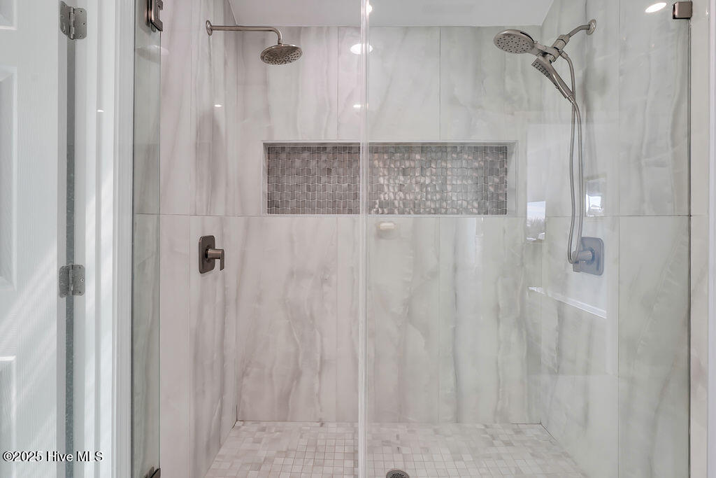 100553709 | Photo 22