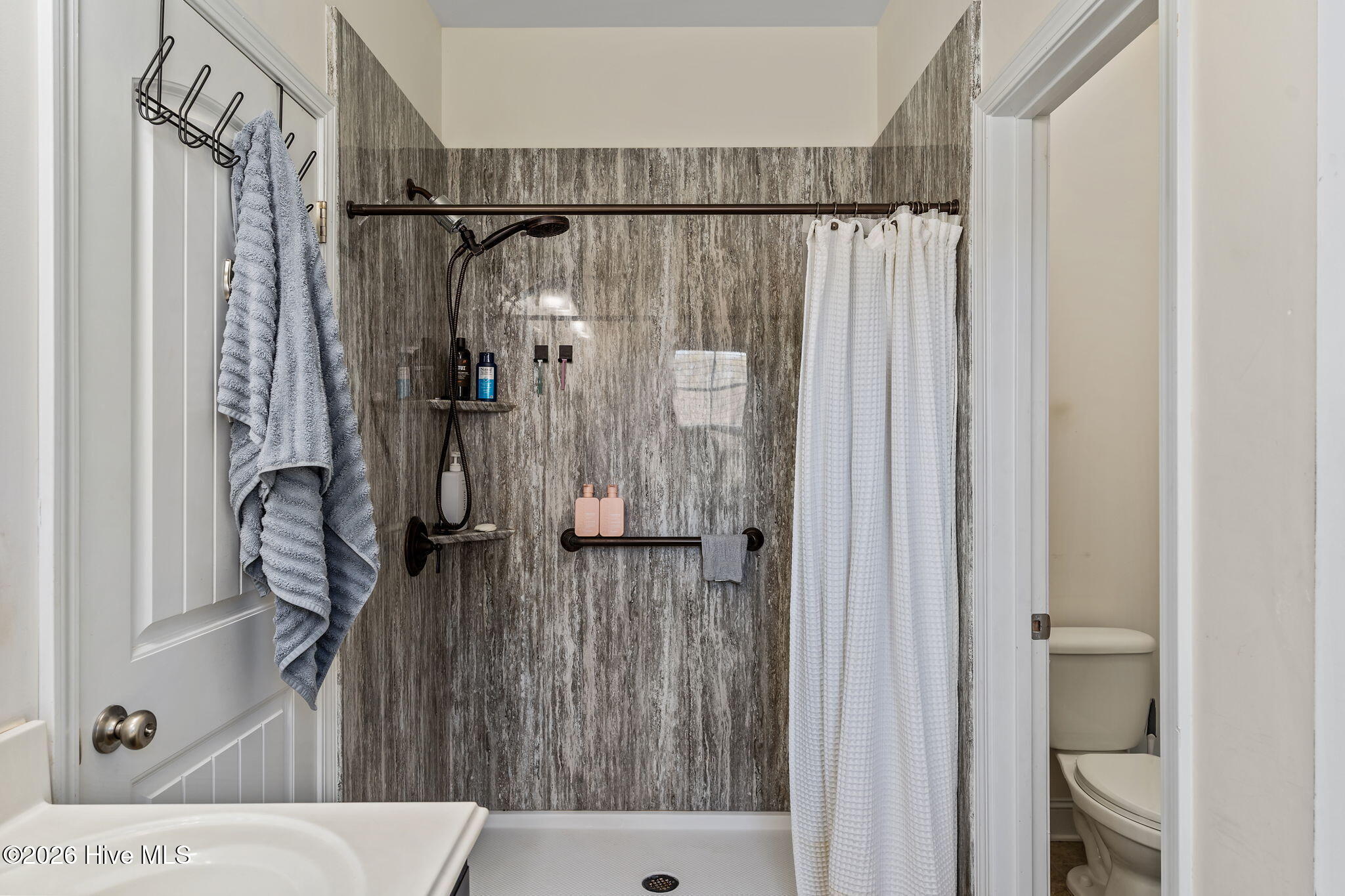 100561323 | Photo 24