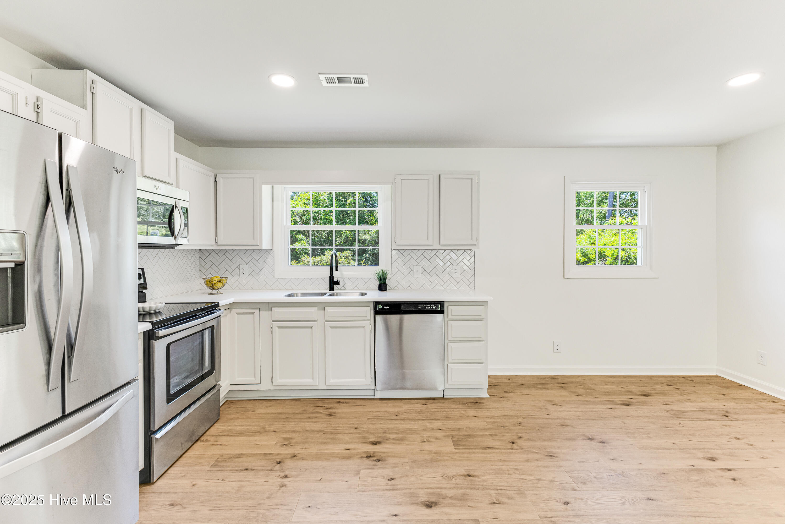 100509381 | Photo 15