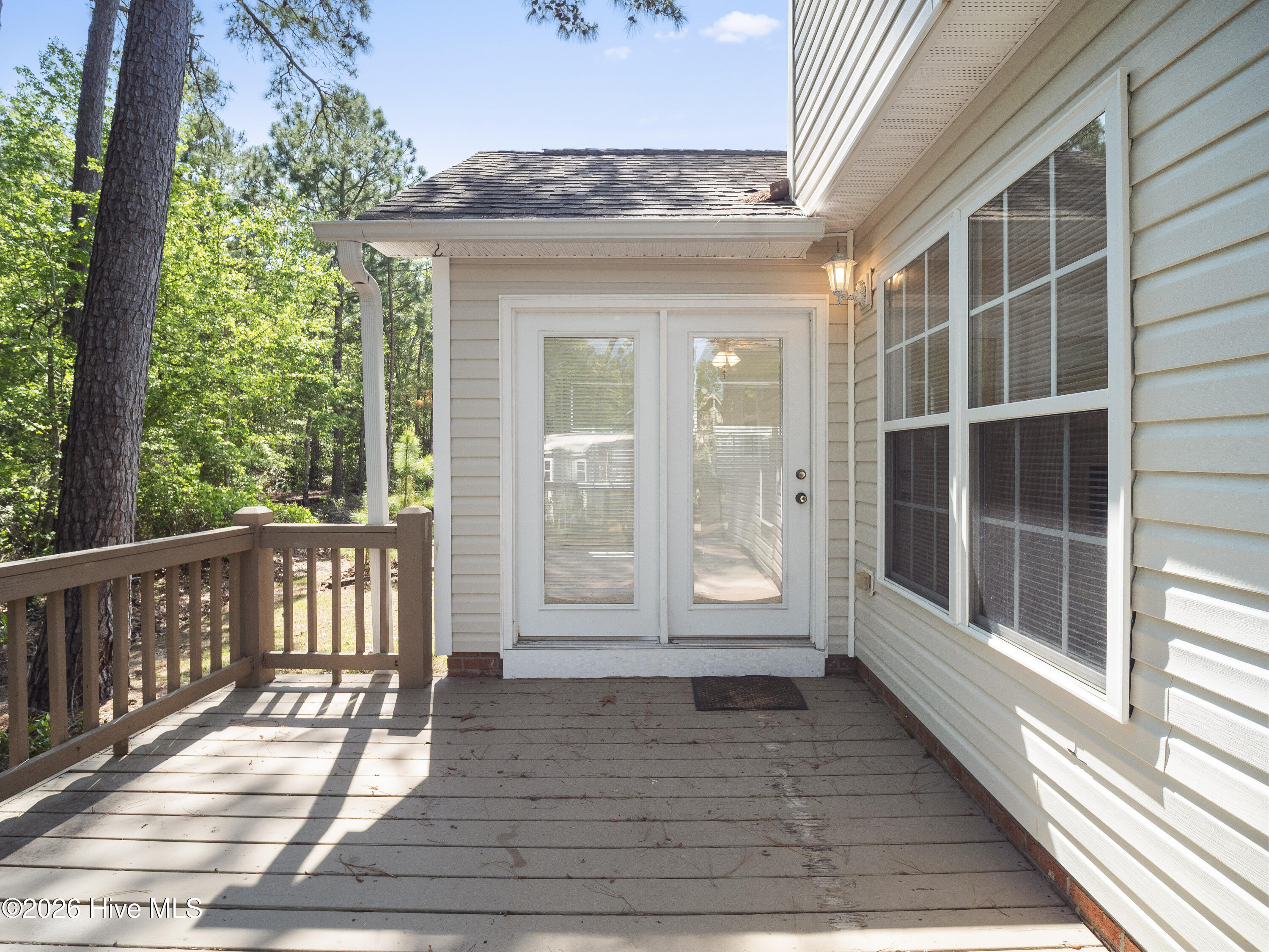 100570640 | Photo 51