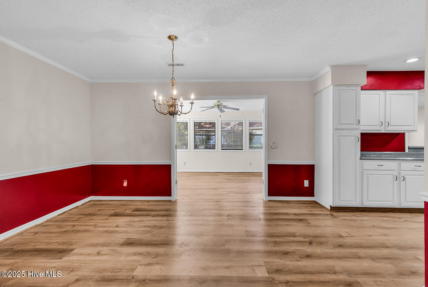 100536958 | Photo 10