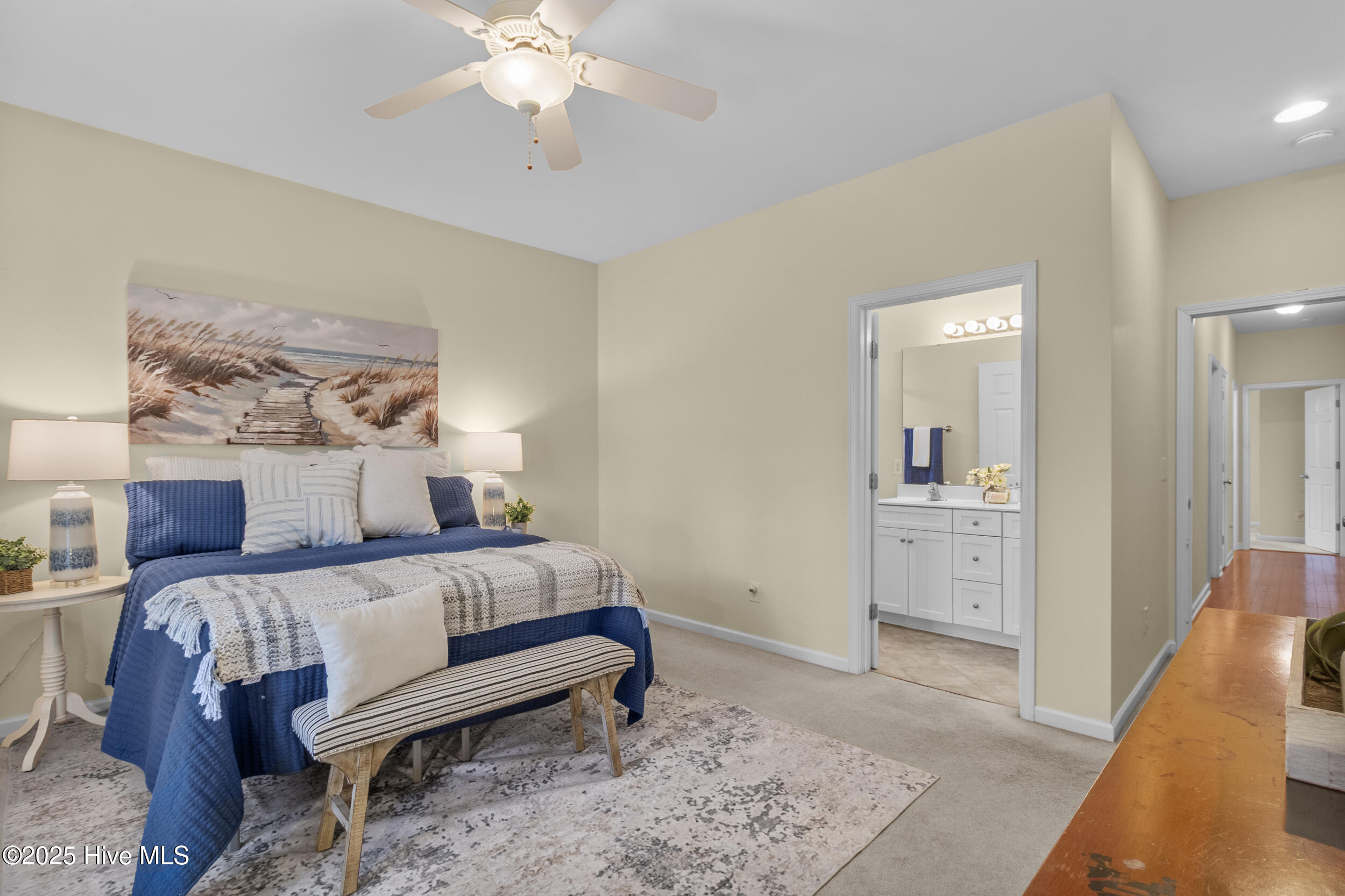 100536590 | Photo 23