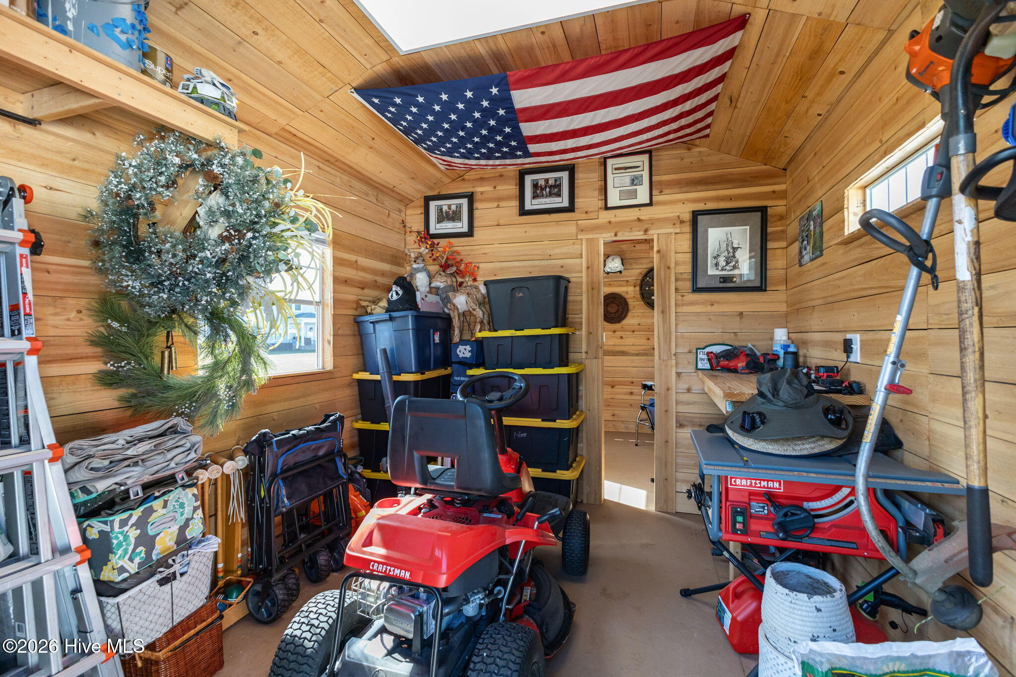 100569687 | Photo 46