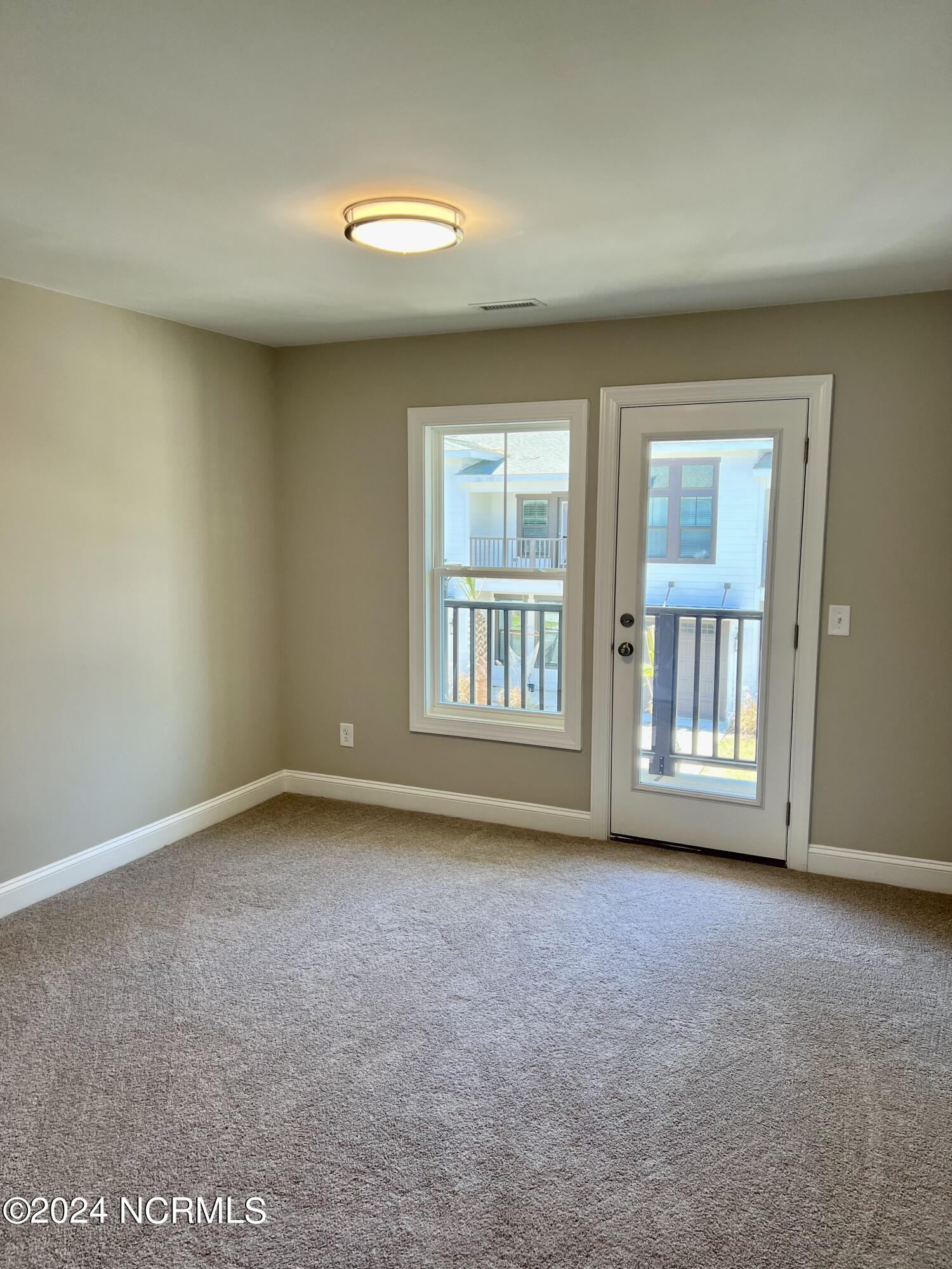 100537715 | Photo 16