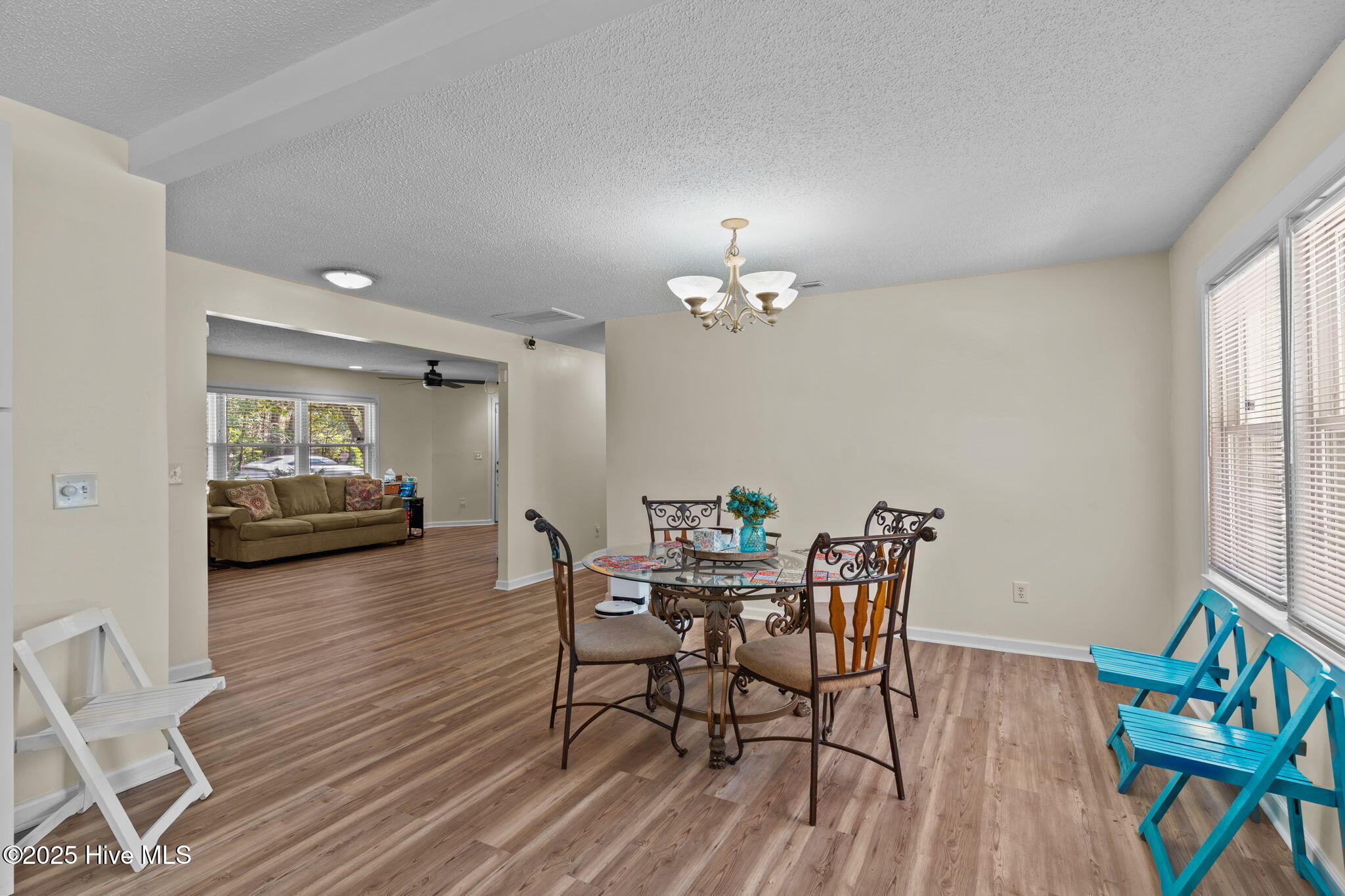 100530137 | Photo 16