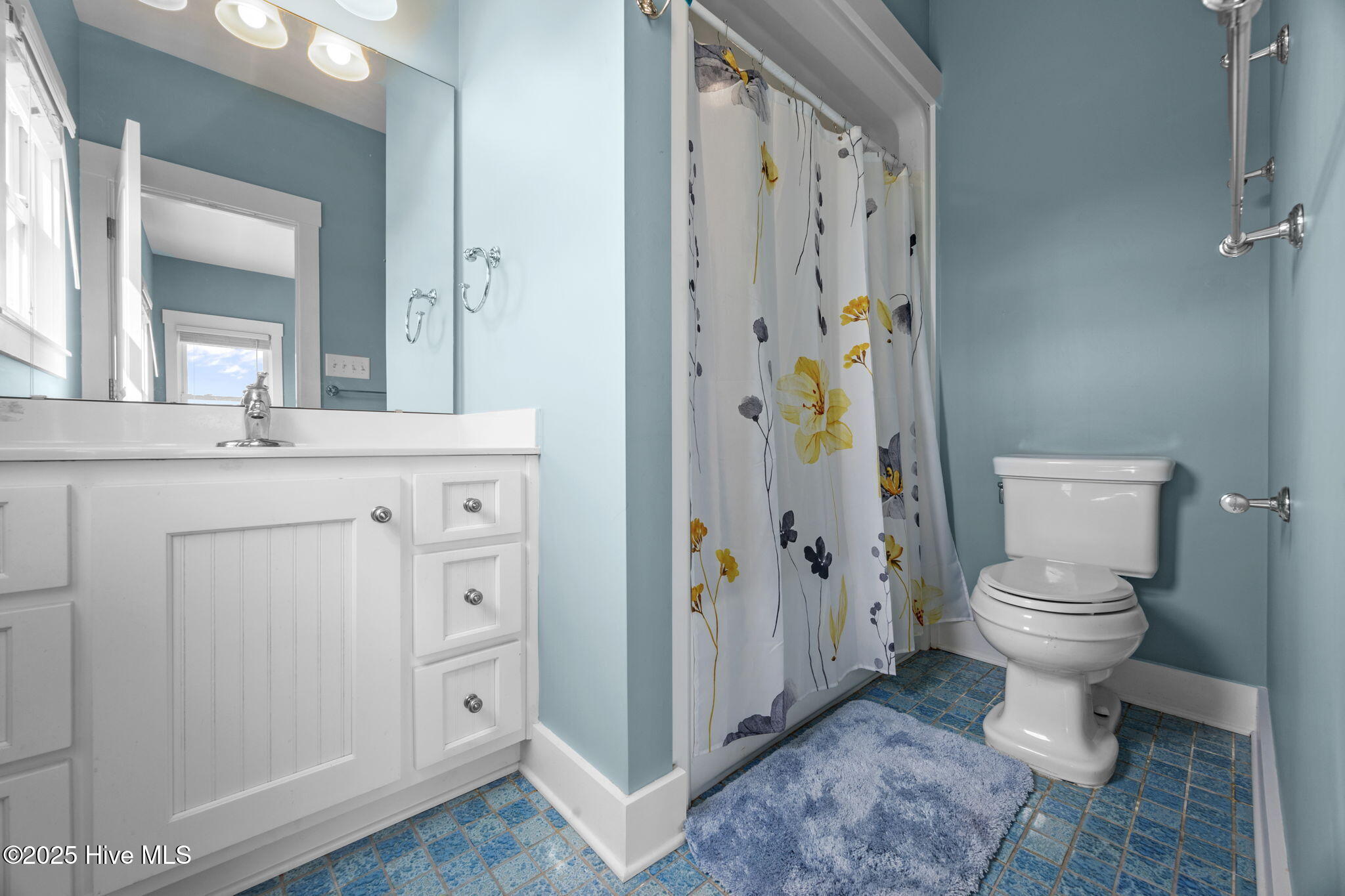 100525610 | Photo 29