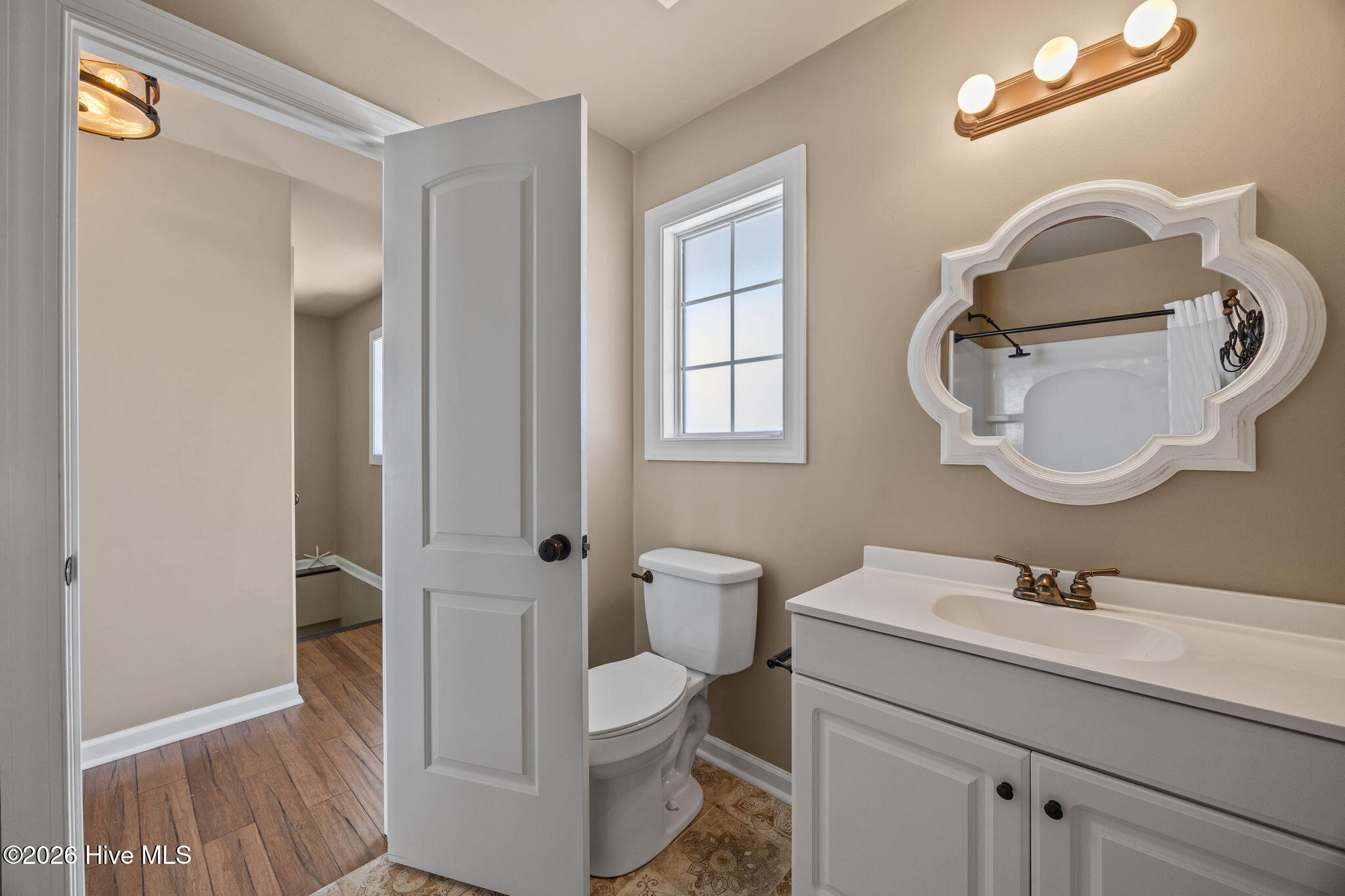 100559342 | Photo 34