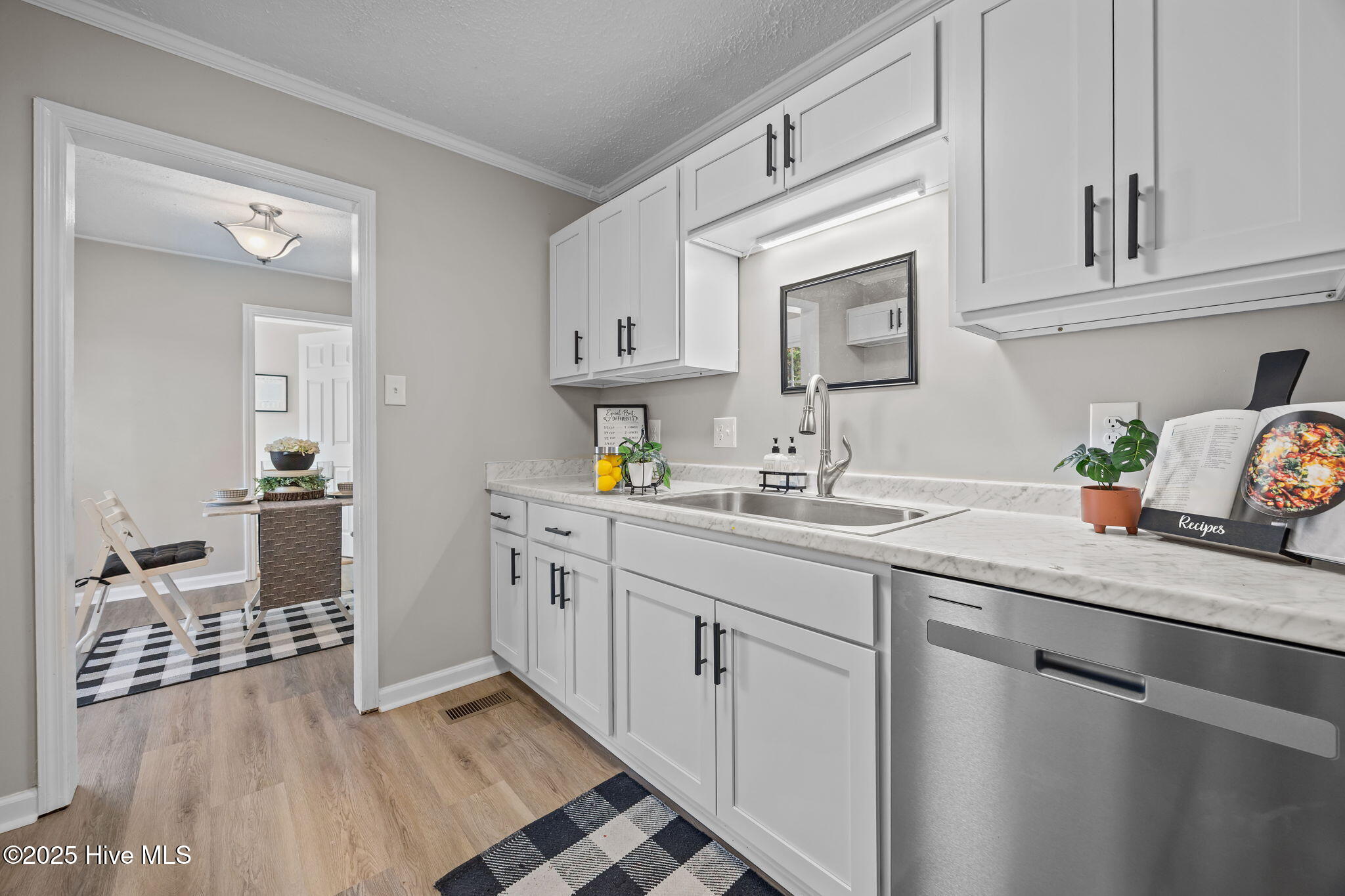 100543072 | Photo 12