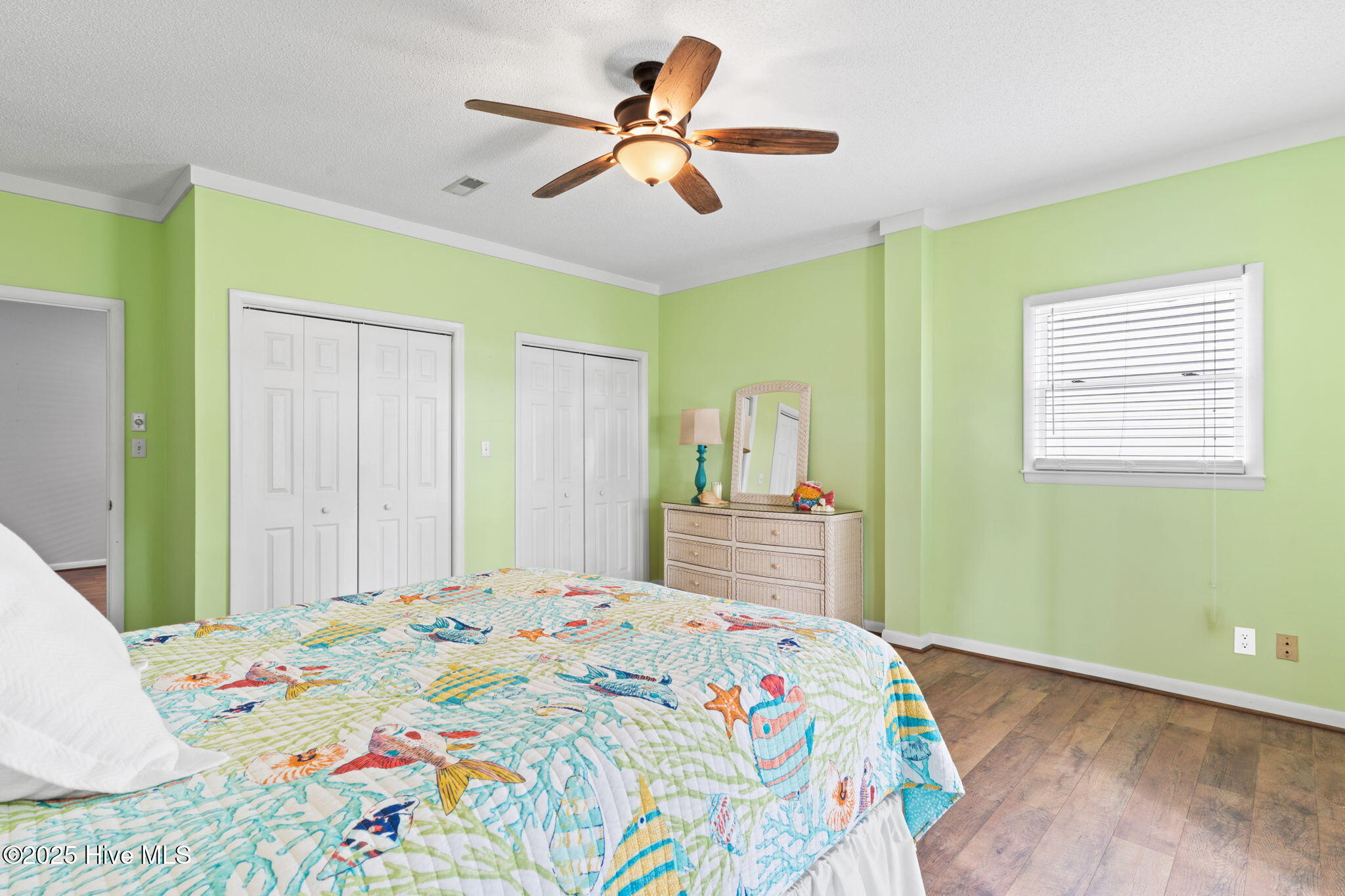 100544107 | Photo 35