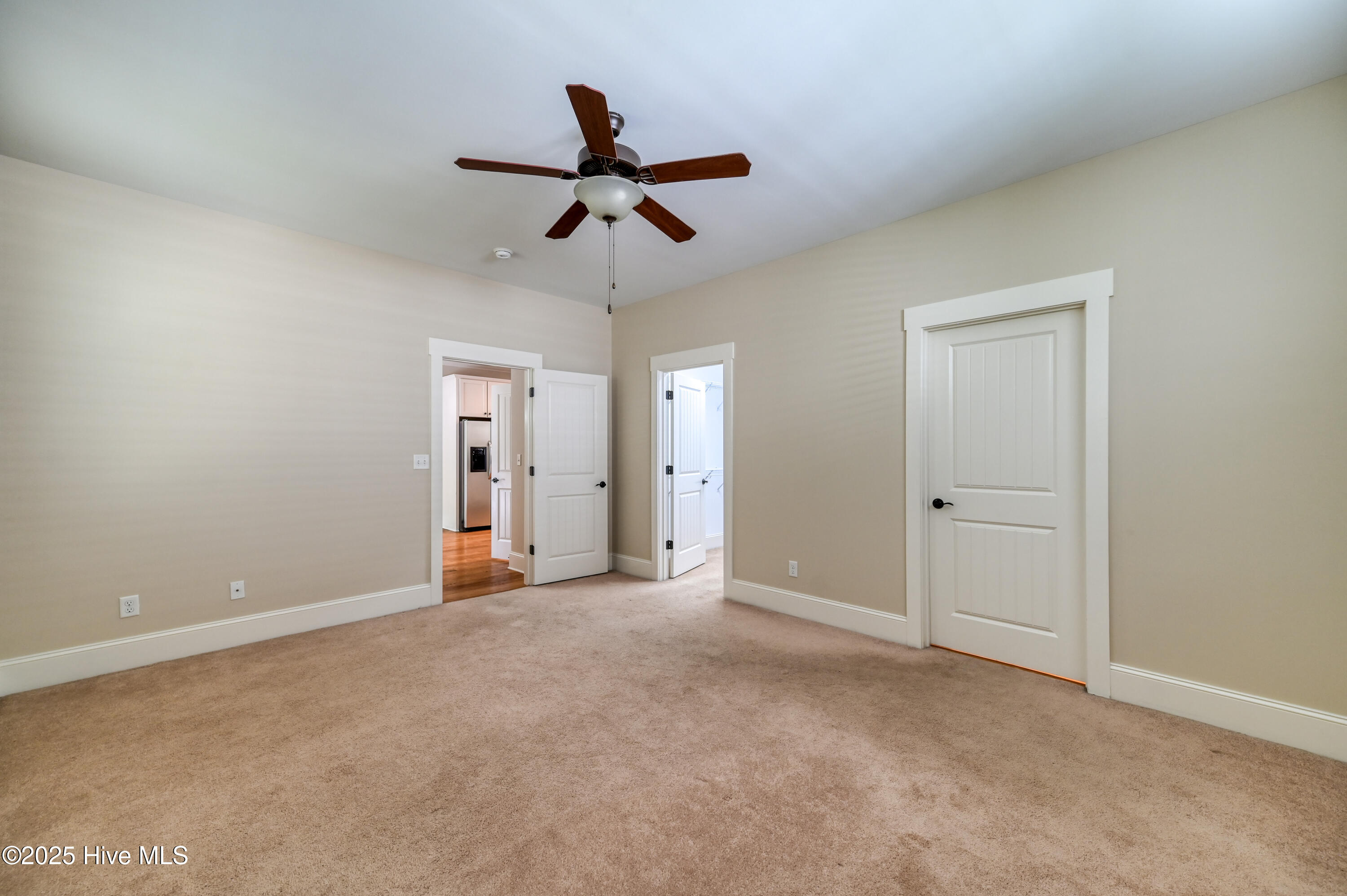 100487602 | Photo 18