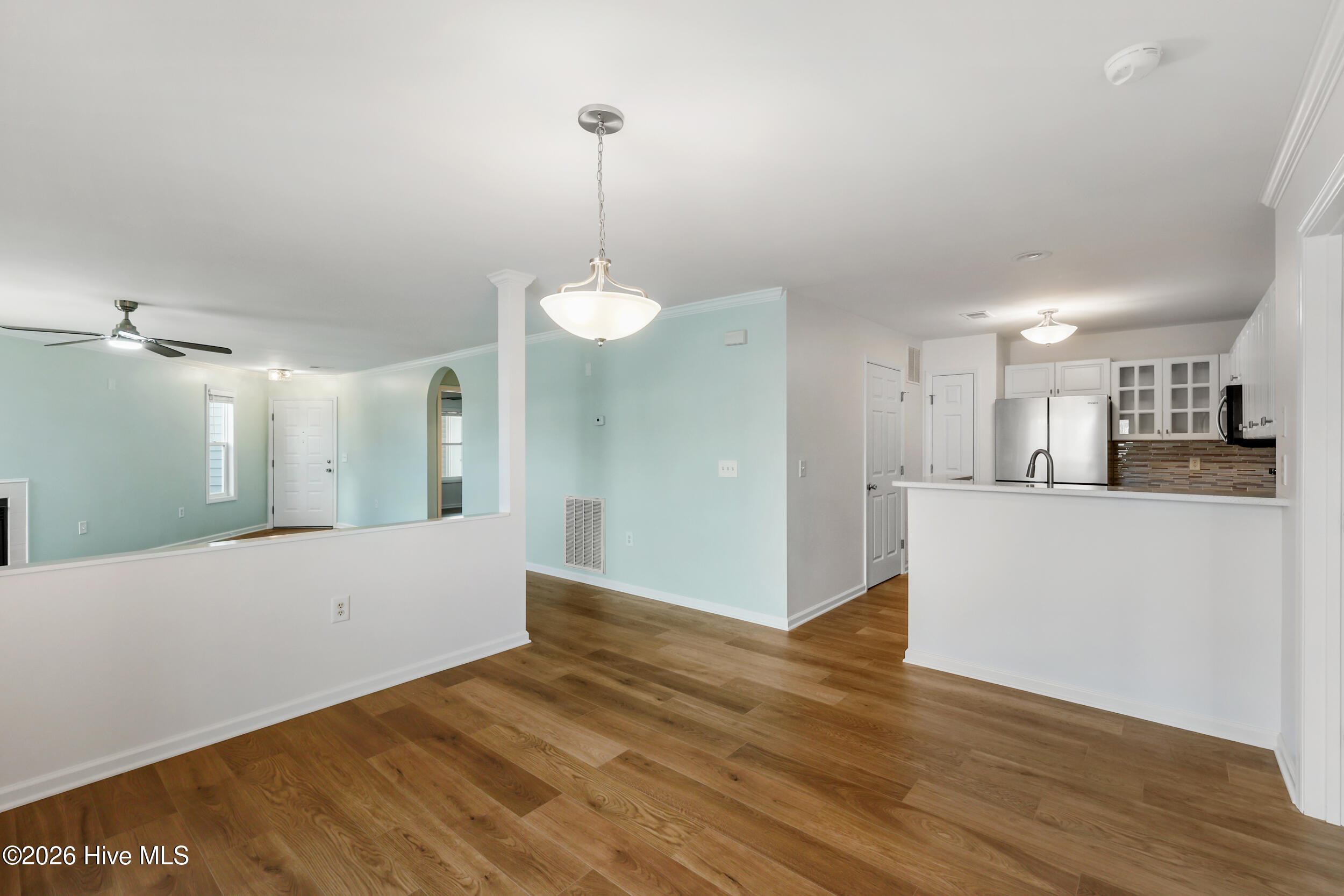 100559813 | Photo 11