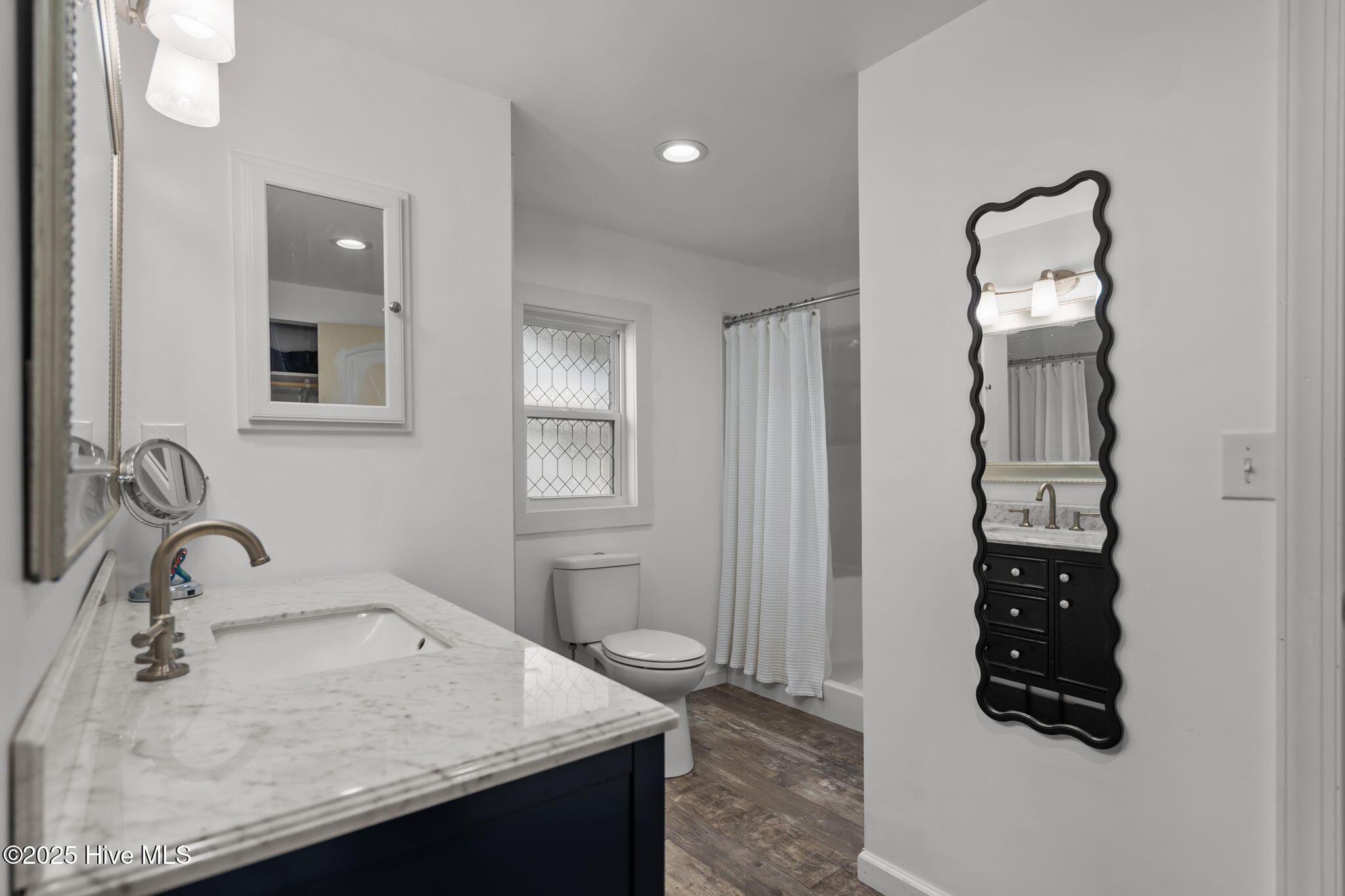 100528032 | Photo 23