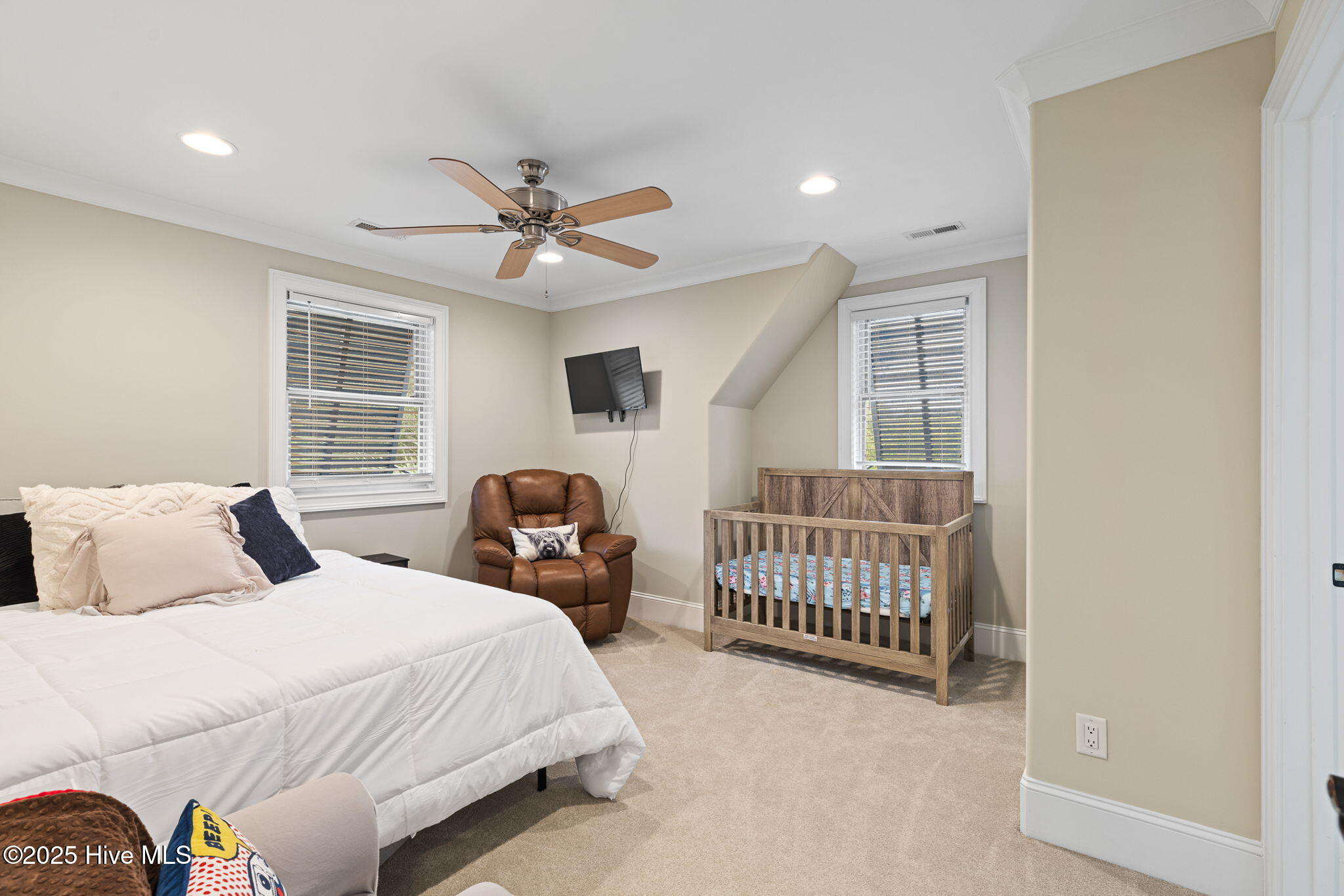 100548245 | Photo 44