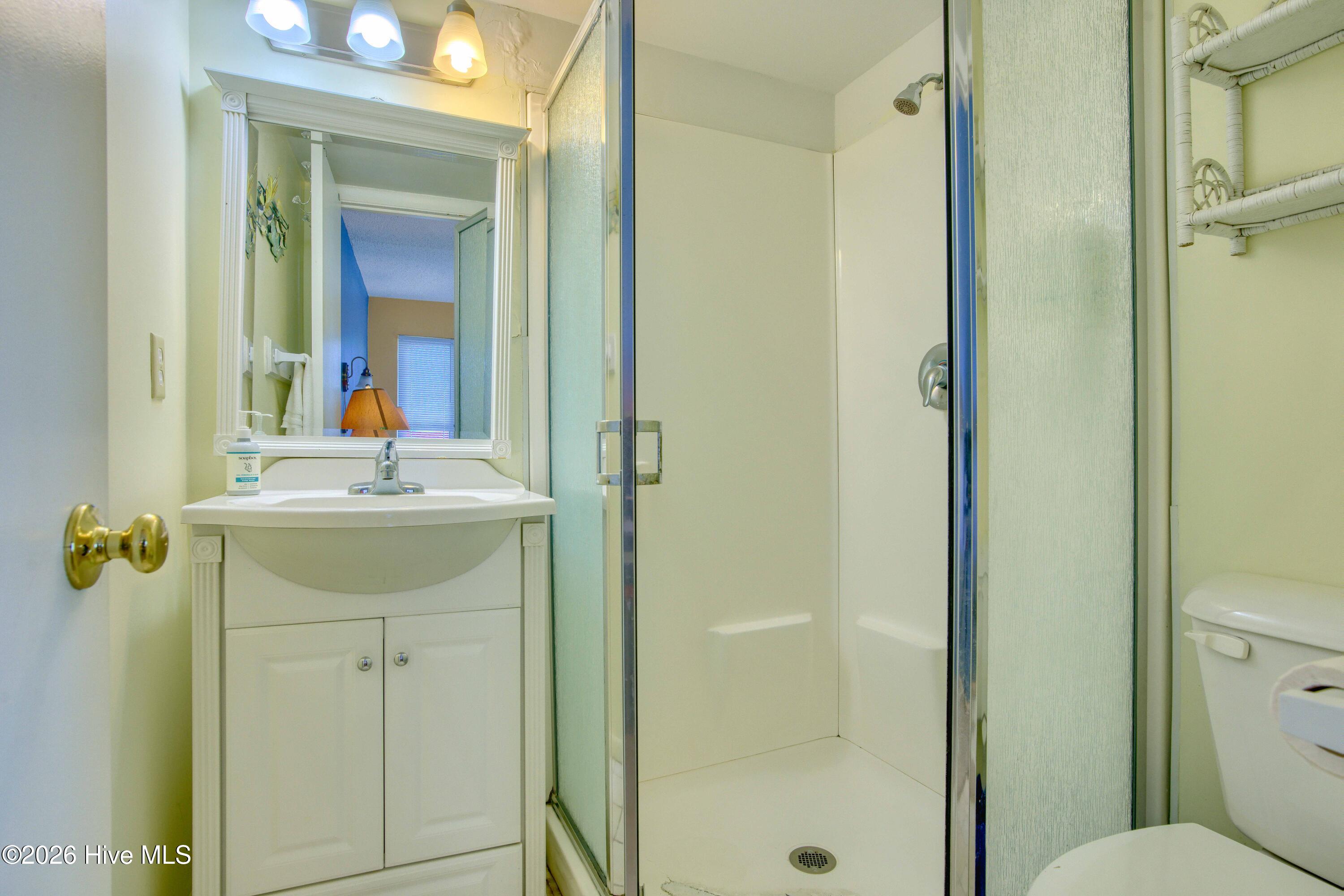 100560389 | Photo 21