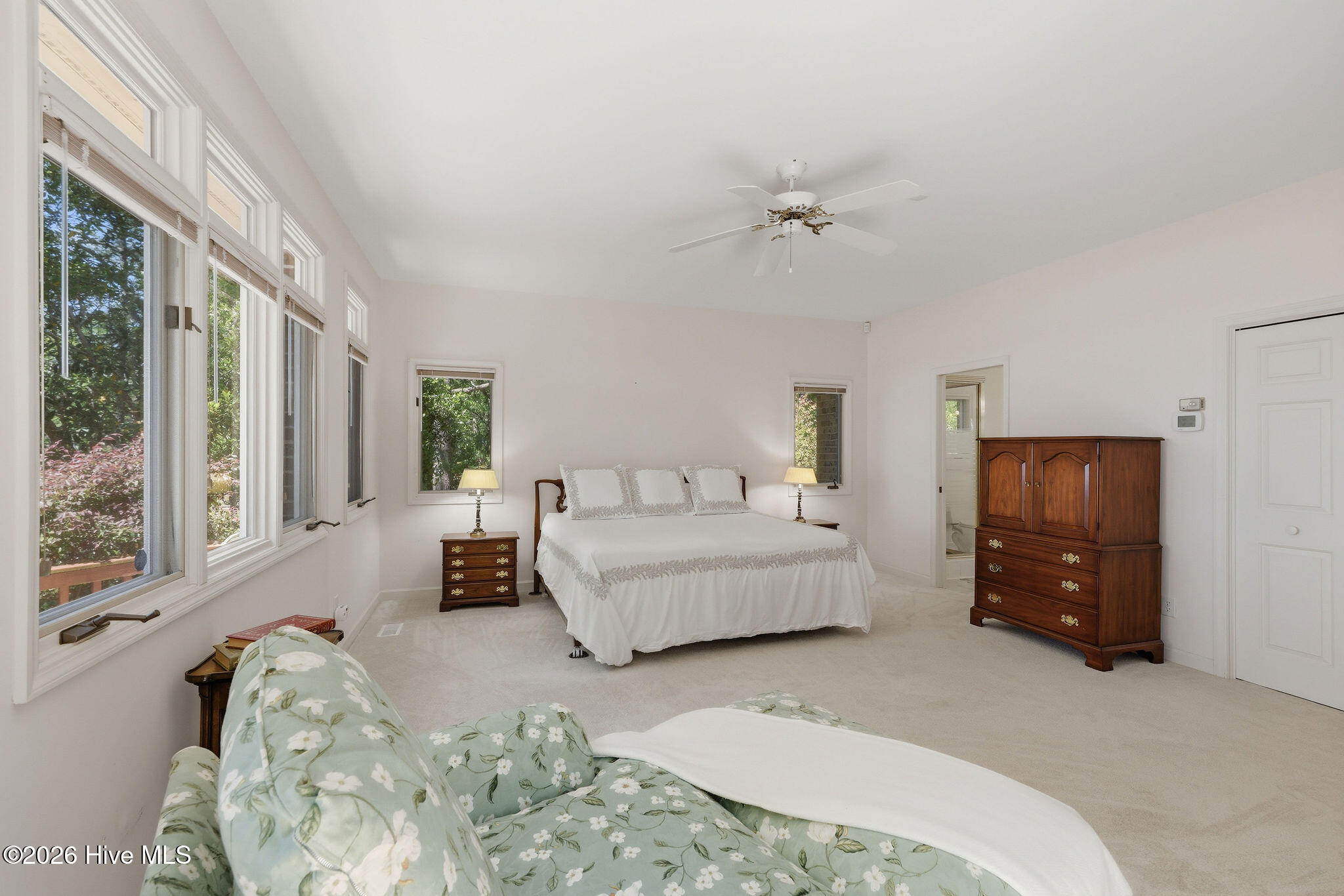 100570378 | Photo 28