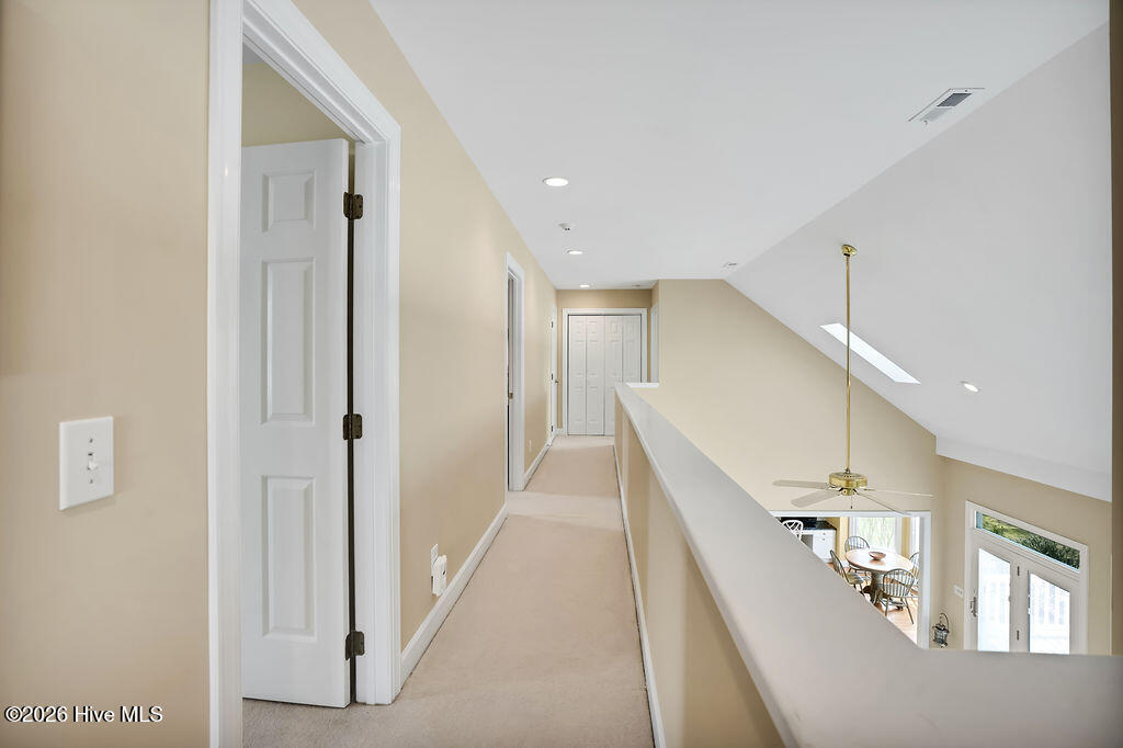 100563710 | Photo 30