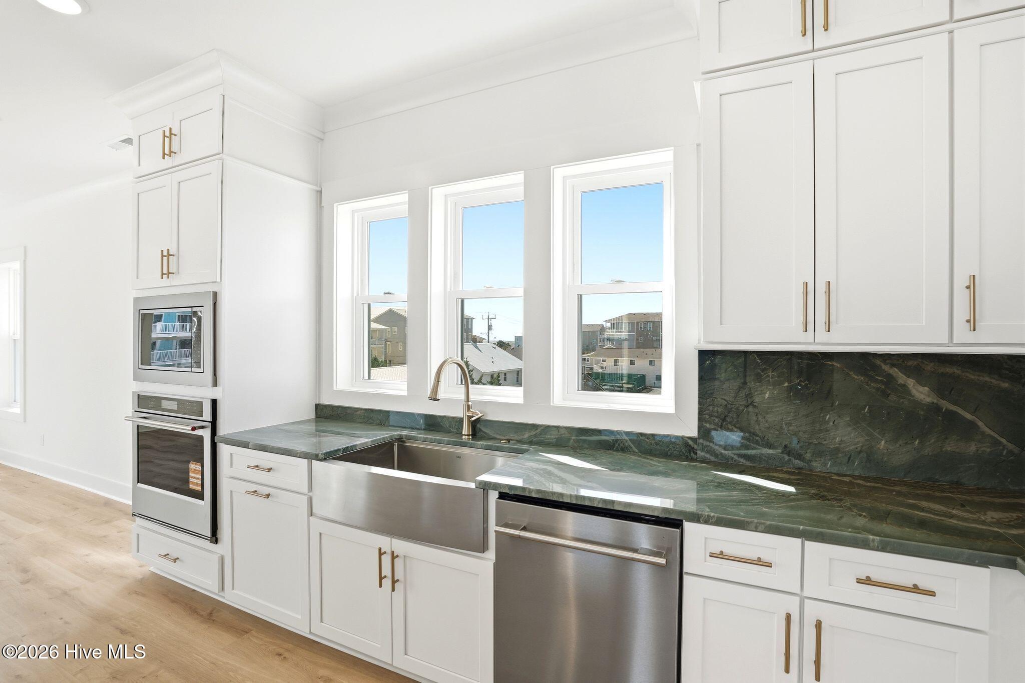 100561284 | Photo 48