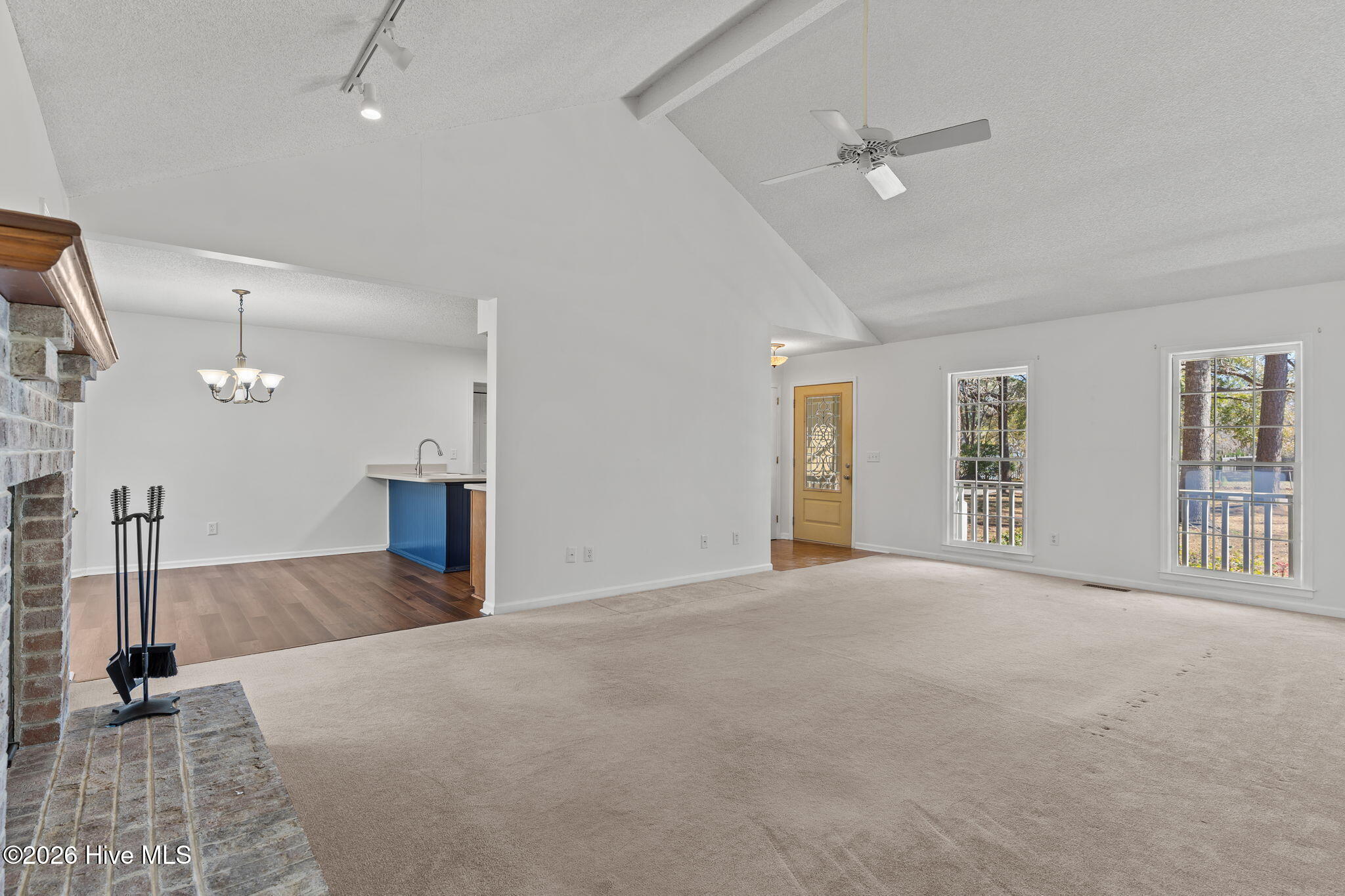 100556740 | Photo 10