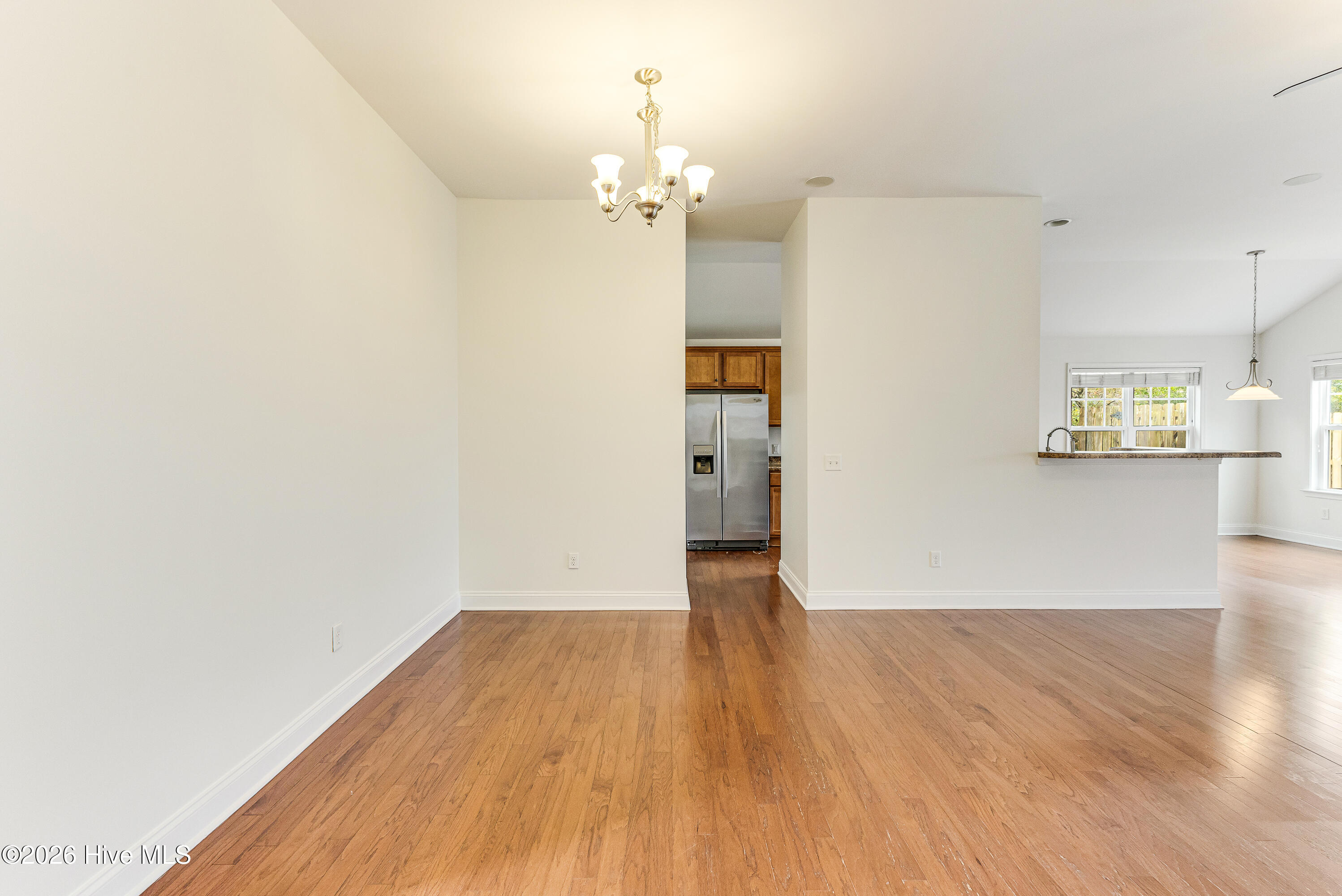 100562129 | Photo 12