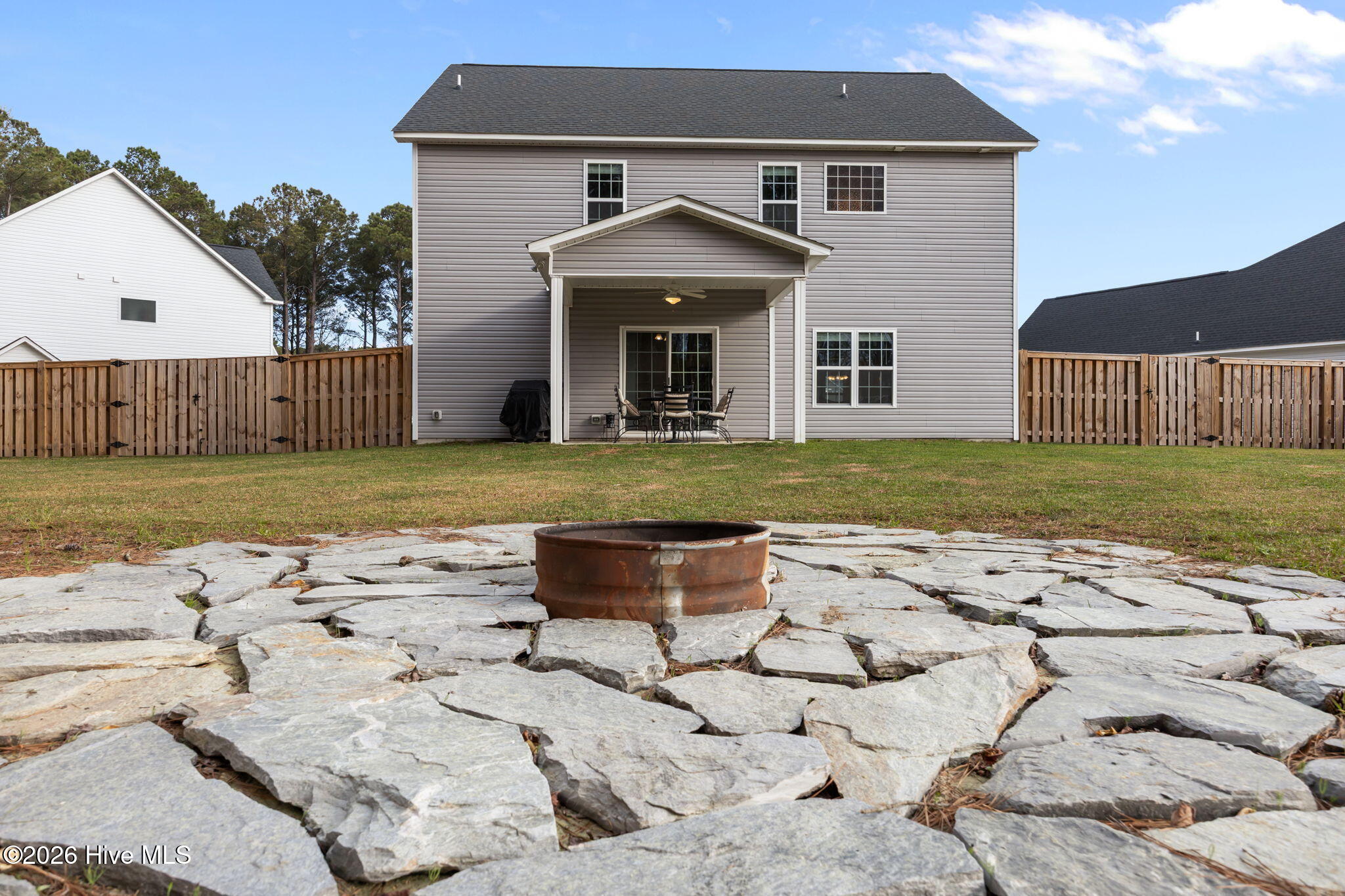 100563779 | Photo 52