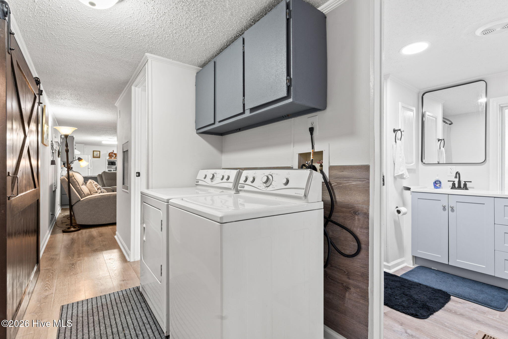 100547685 | Photo 24