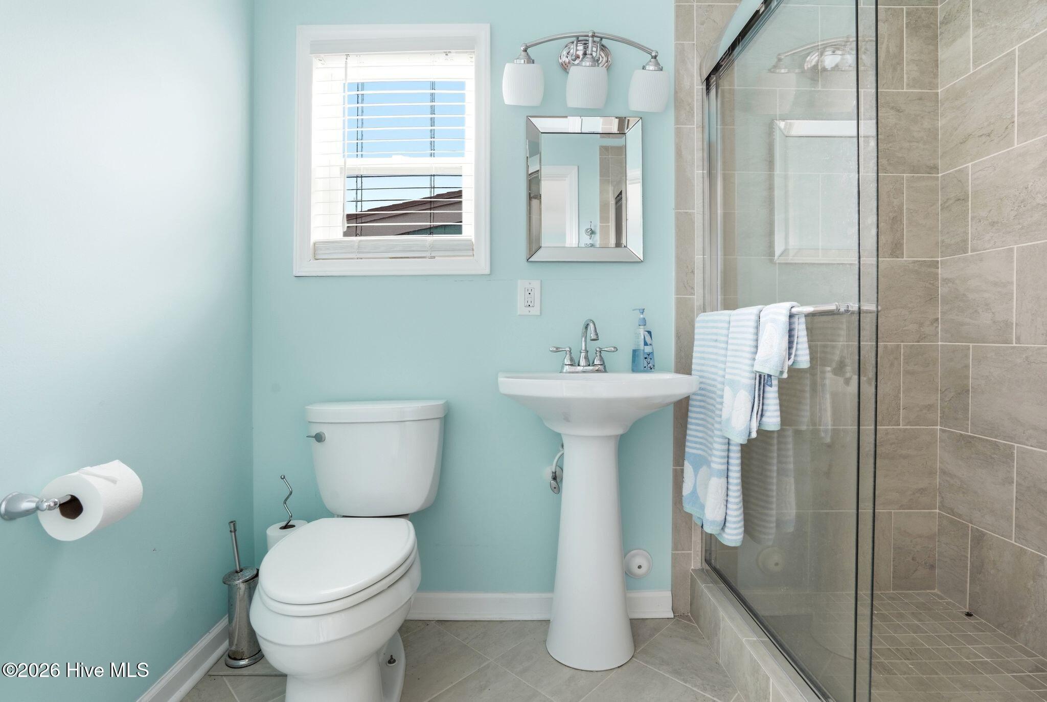 100557283 | Photo 33