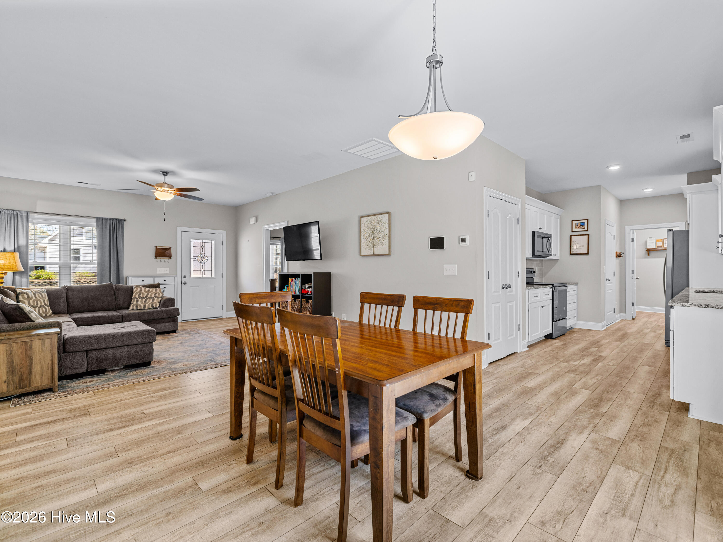 100560516 | Photo 16