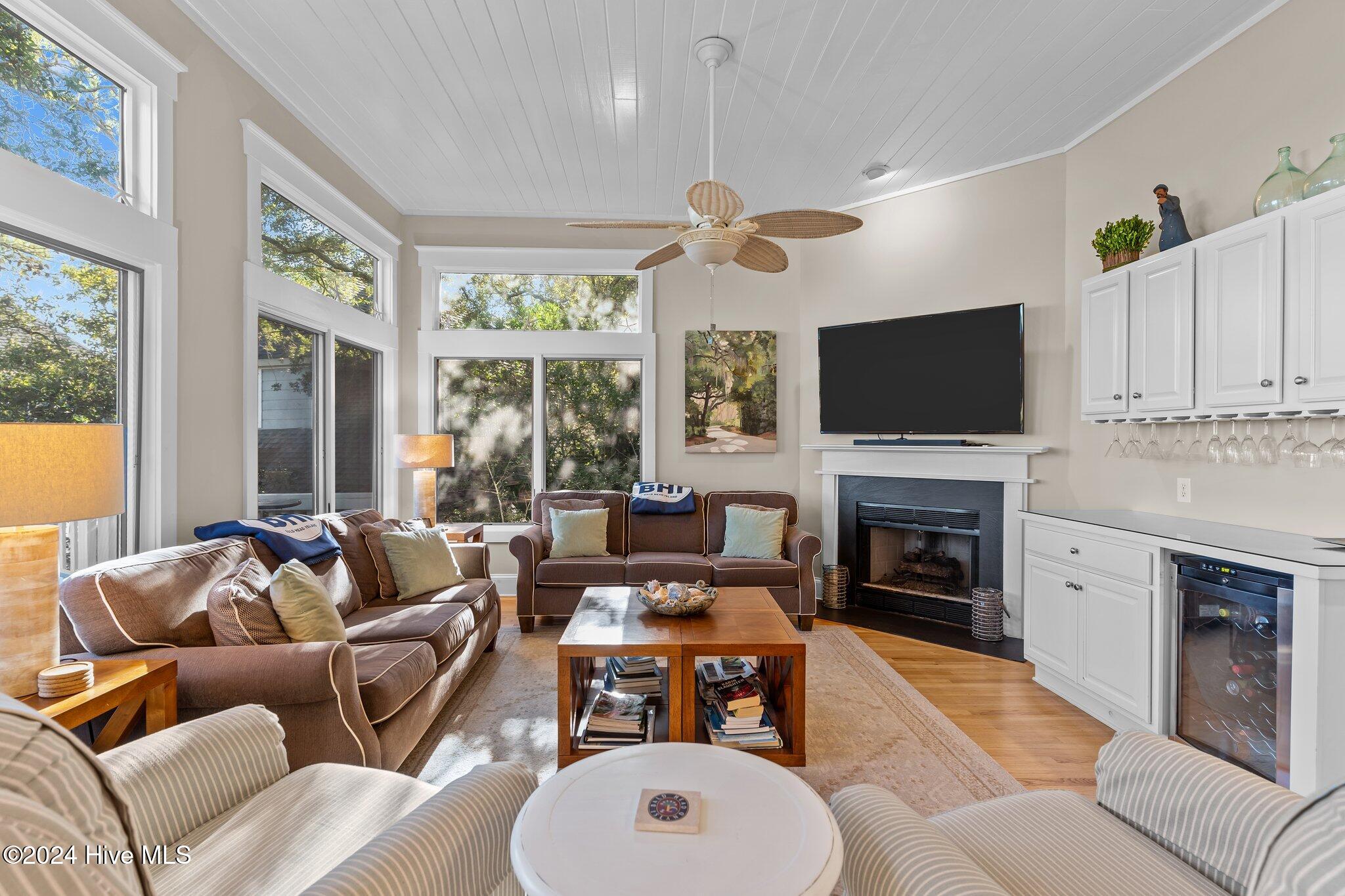 100551780 | Photo 12