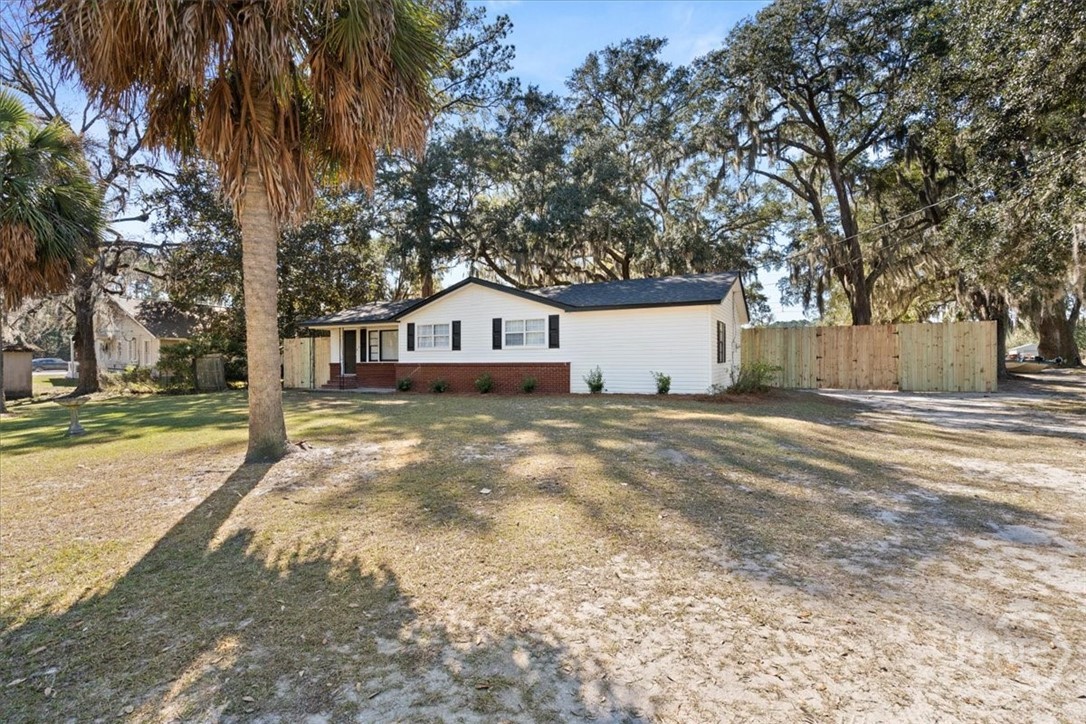 Homes for sale in Richmond Hill, GA | 35 Oak Hill Rd, Richmond Hill, GA 31324 | MLS# SA343242