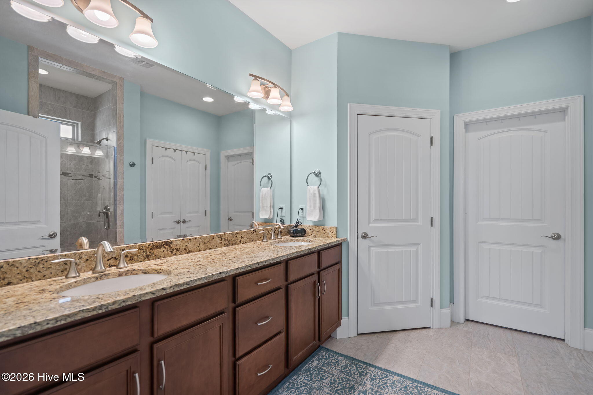 100563487 | Photo 20