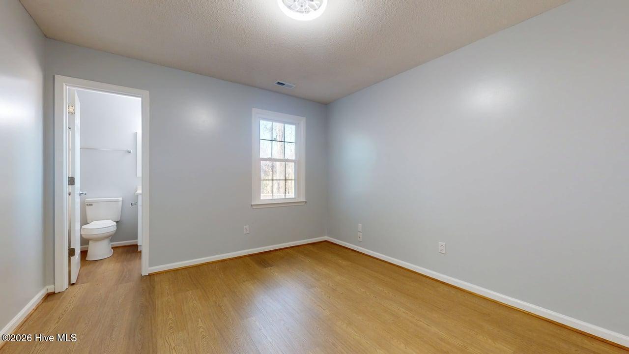 100550884 | Photo 11