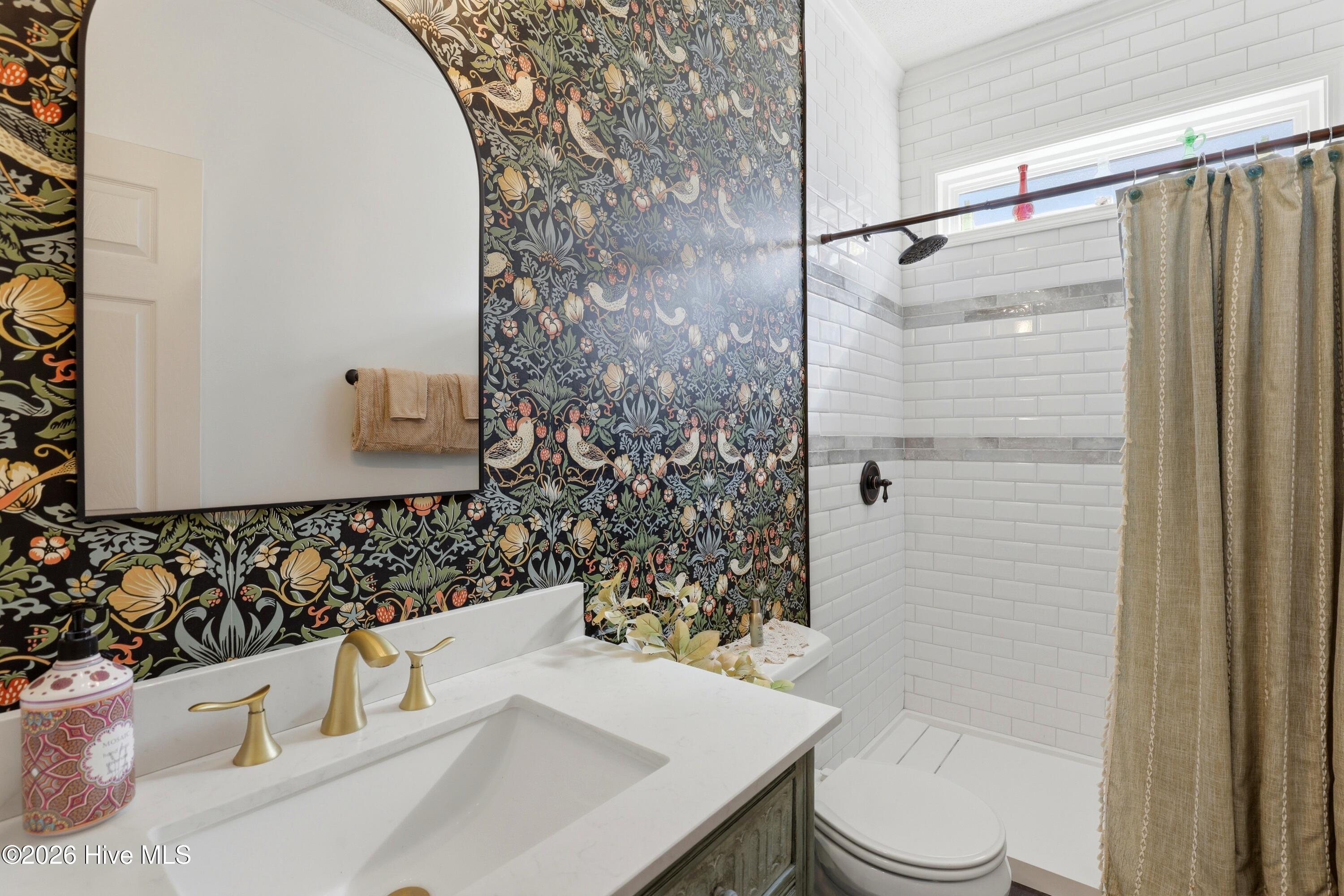 100560497 | Photo 23