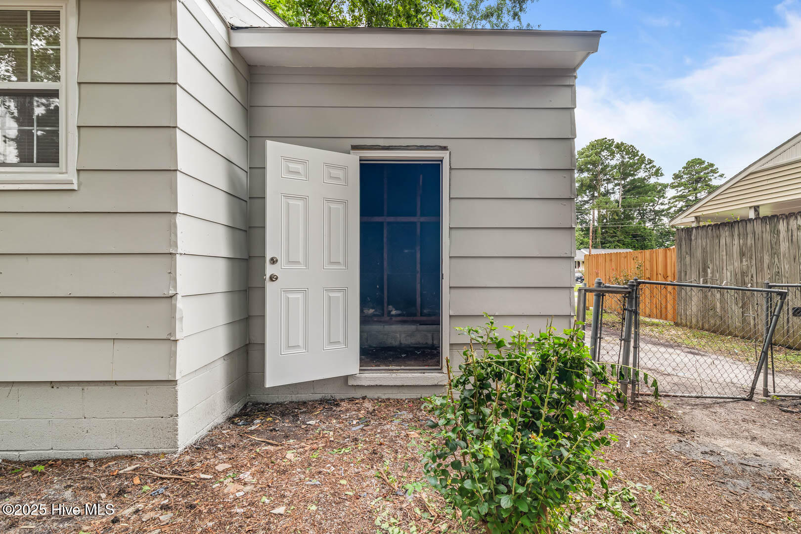 100526700 | Photo 35