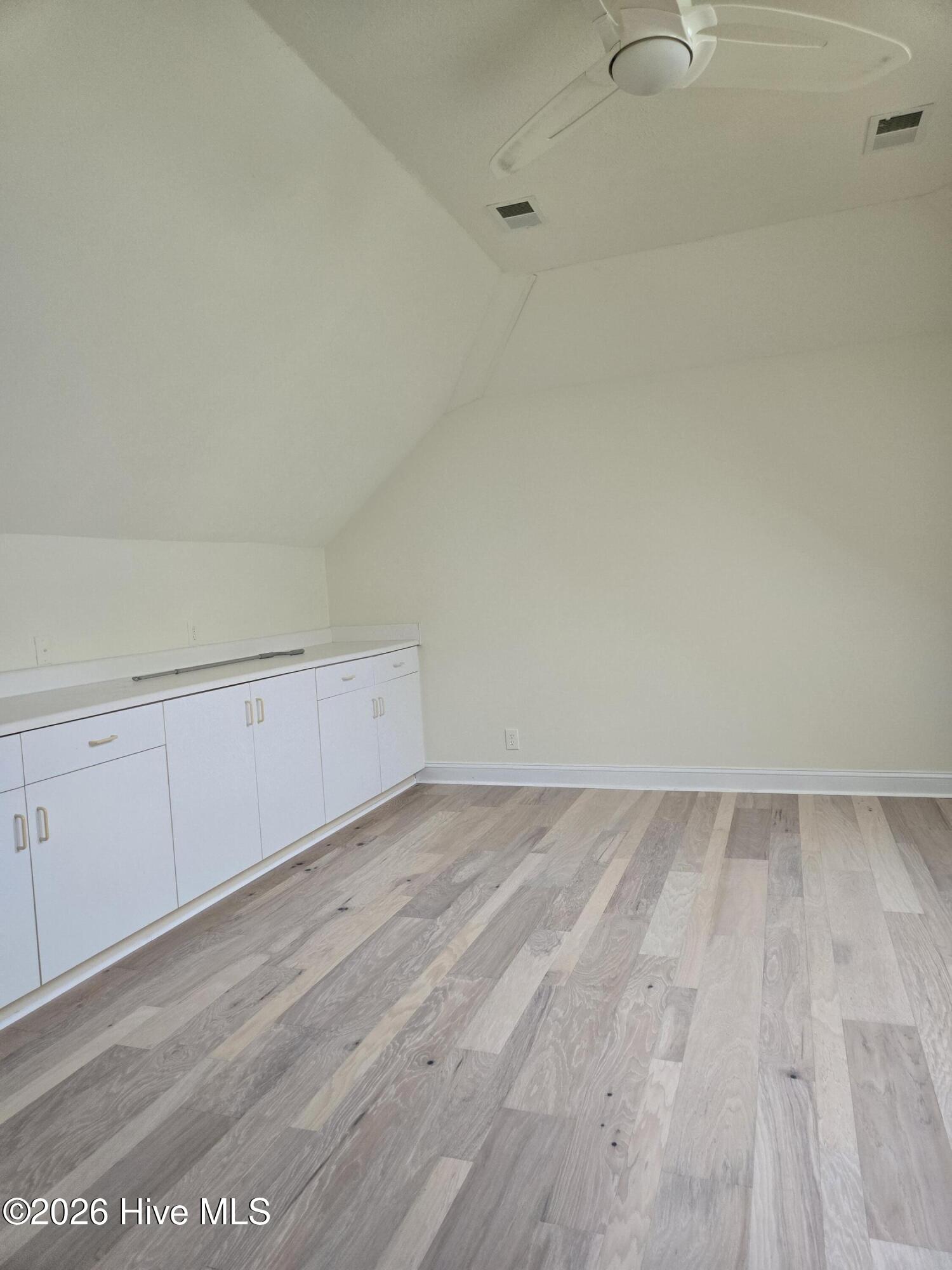 100545211 | Photo 46