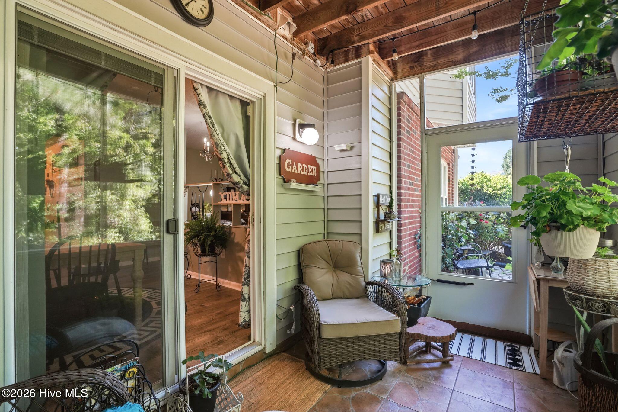 100566564 | Photo 35