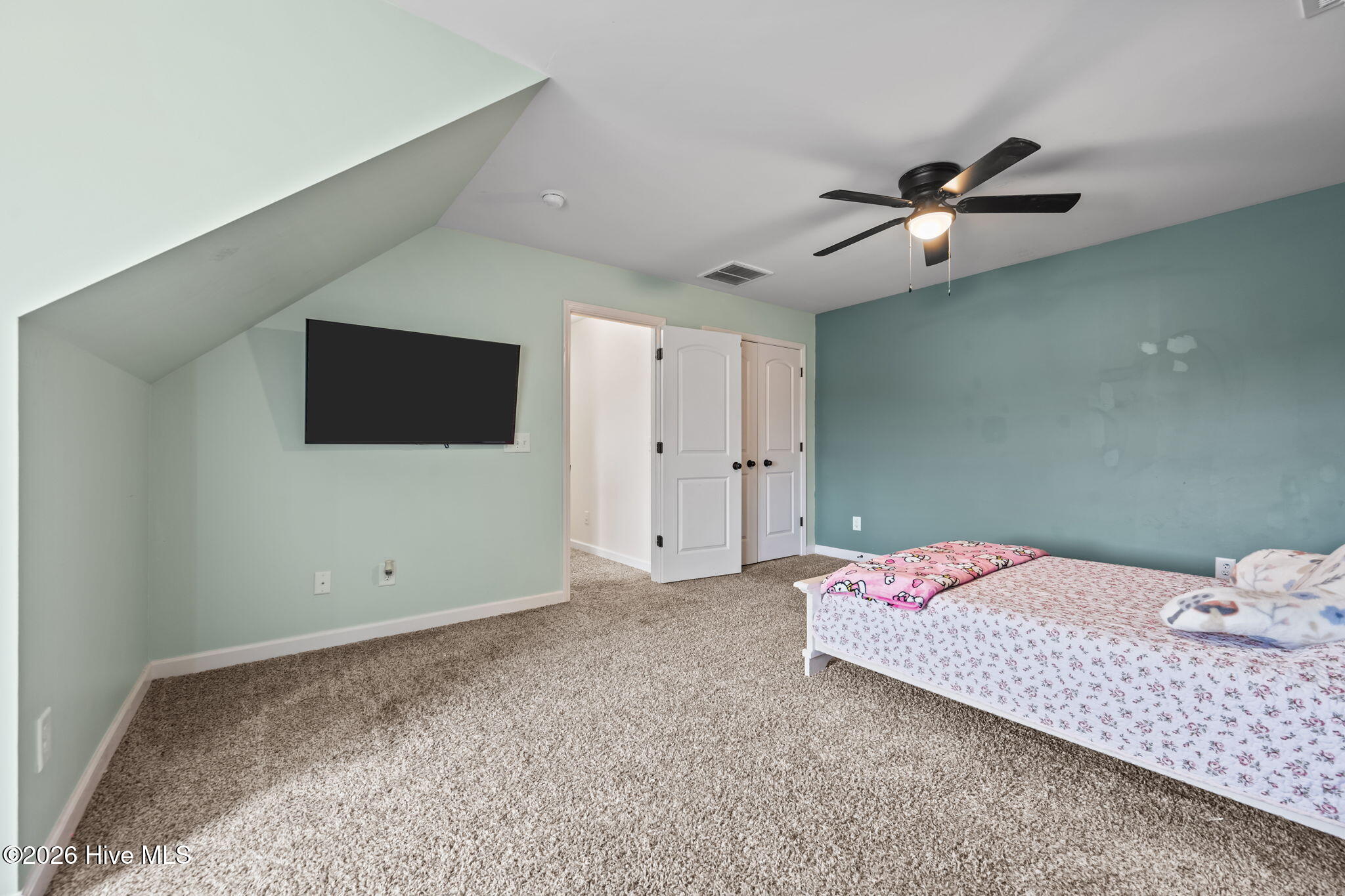 100557643 | Photo 38